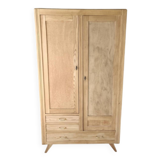 Armoire parisienne