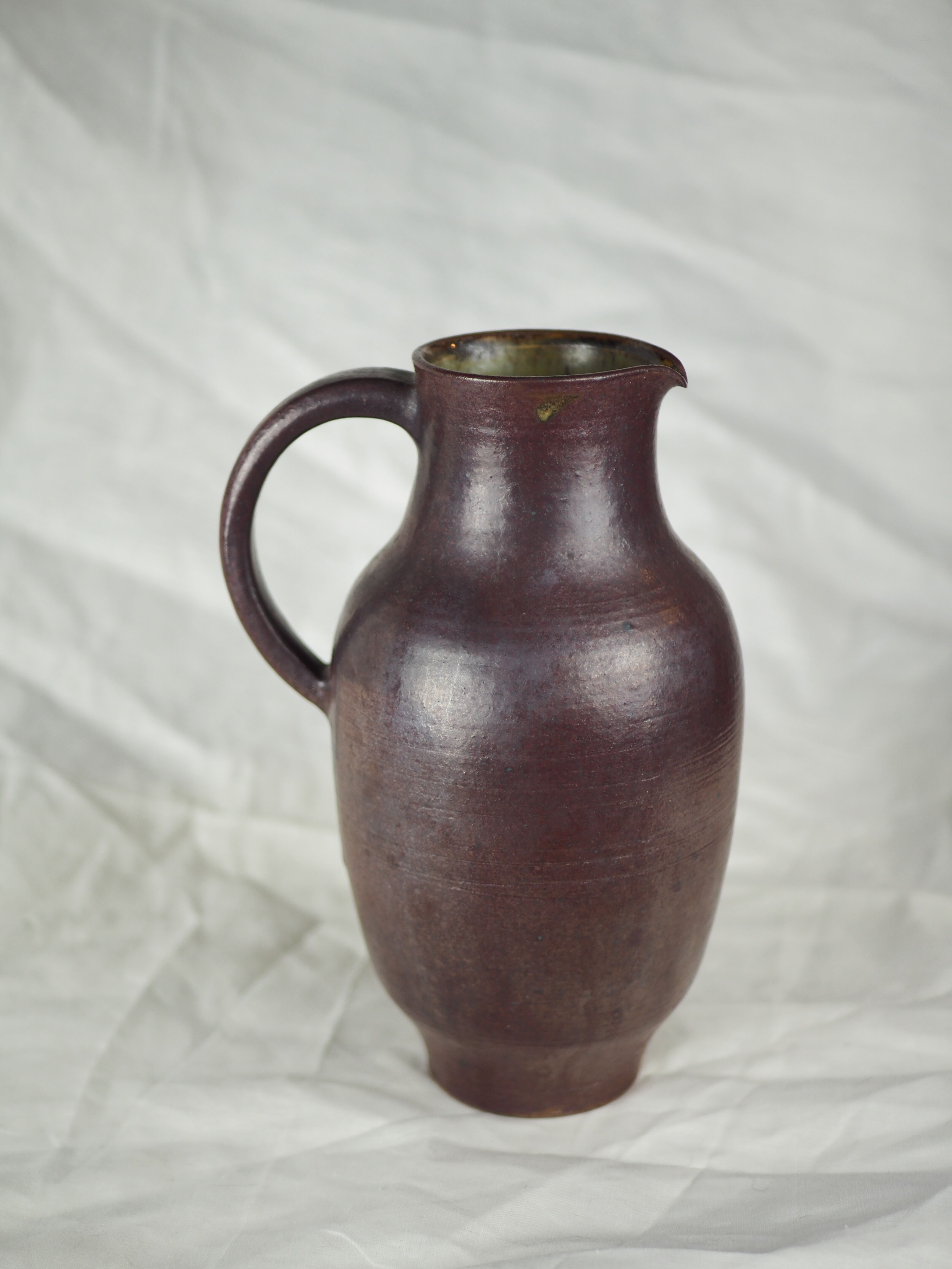 Sandstone pitcher with brown glaze - red by Geneviève BAPTENDIER Laurence MOLINARD