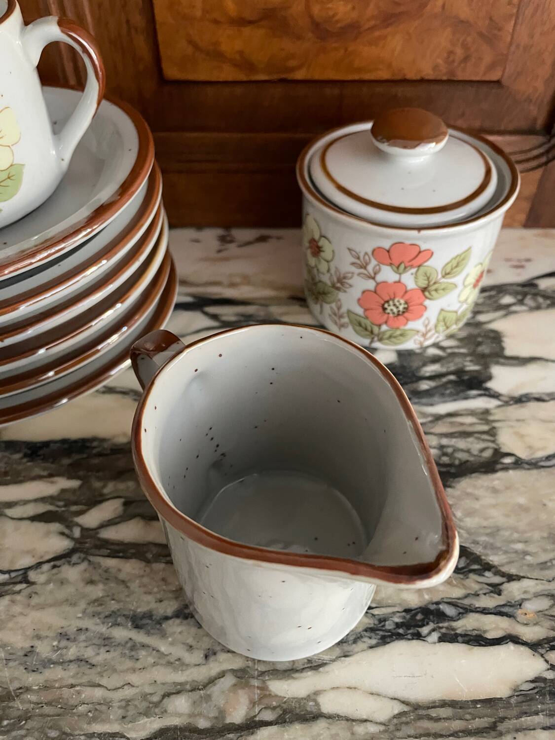 Service à thé vintage en grès à décor floral