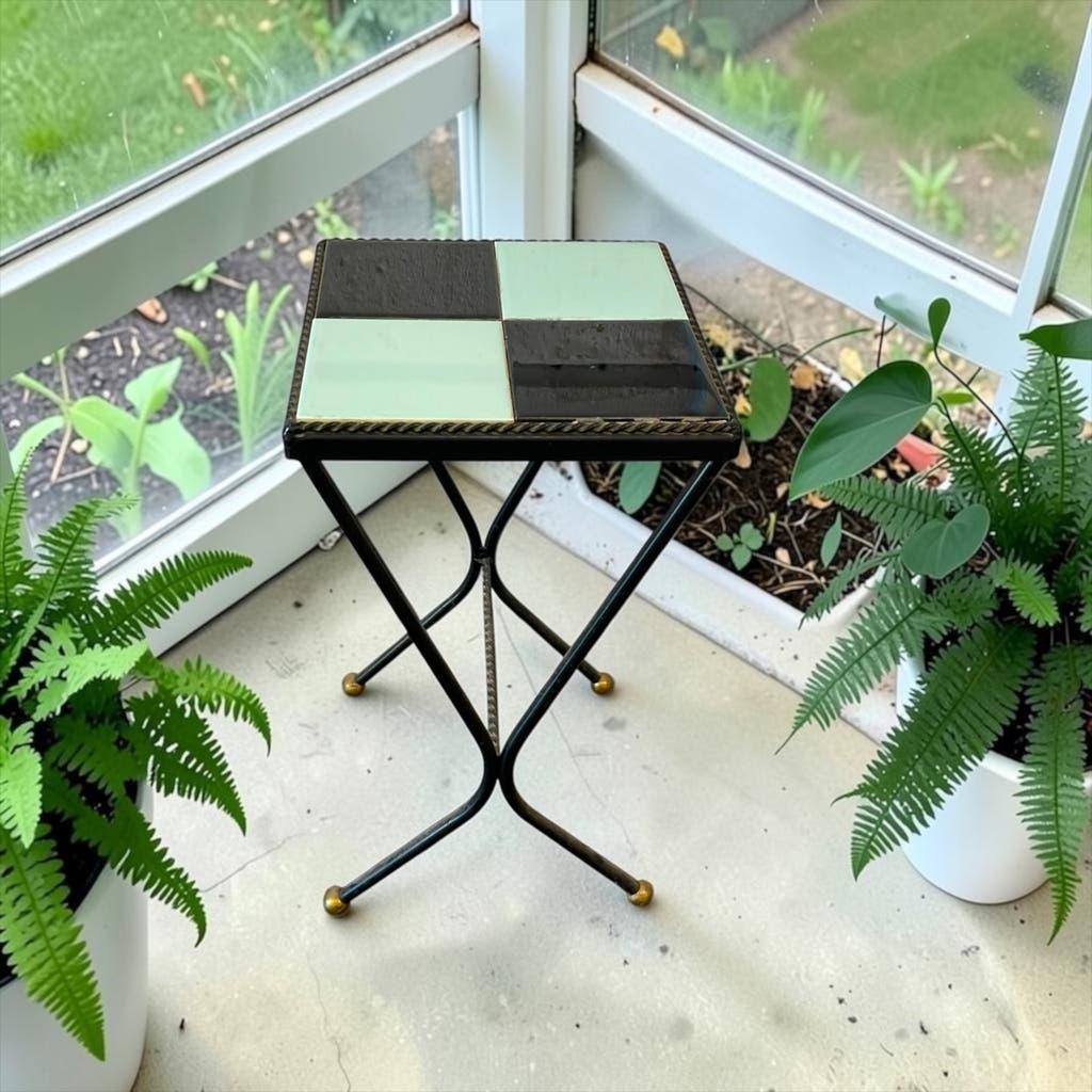 Vintage side table/plant table in mint blue and black ceramic