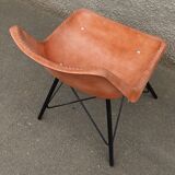 Set of 6 leather chairs with black metal frame