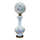 Lampe Napoléon III en opaline blanche et peinte à décor floral - fin XIXème