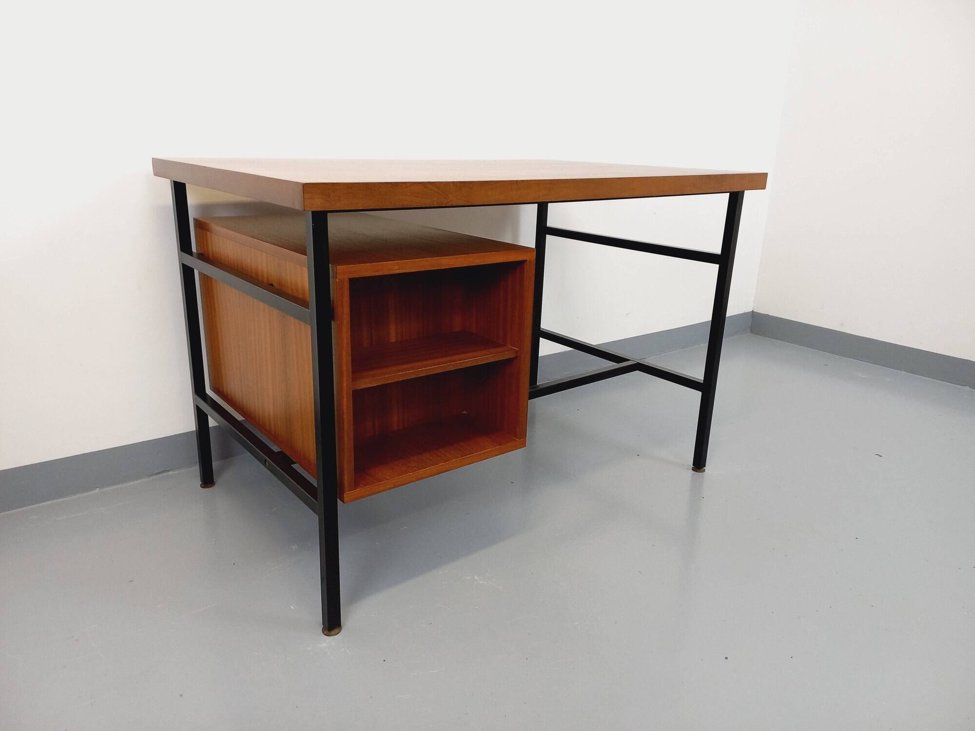 Vintage modernist double-sided desk in mahogany and black metal from the 1960s