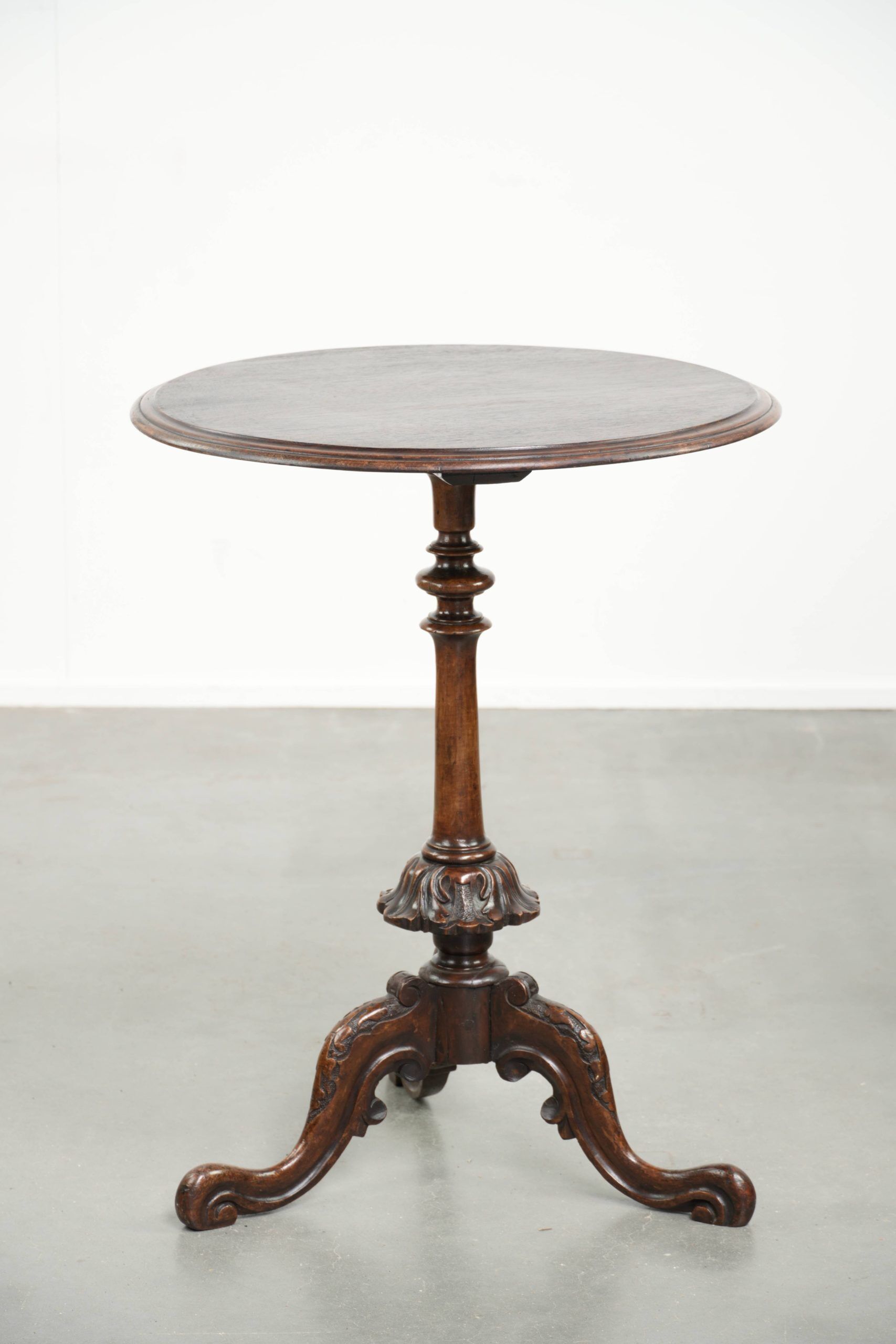 Round antique side table / wine table with rich carvings