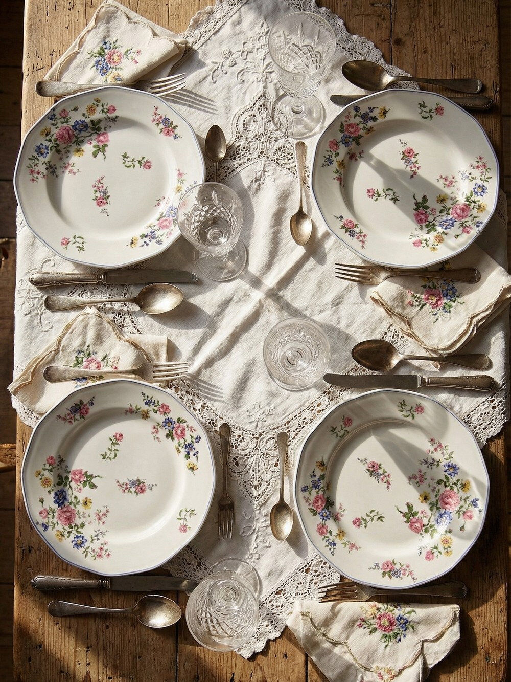 4 flat plates by Bernardaud, Limoges porcelain, floral decoration from the 1920s to 1950s.