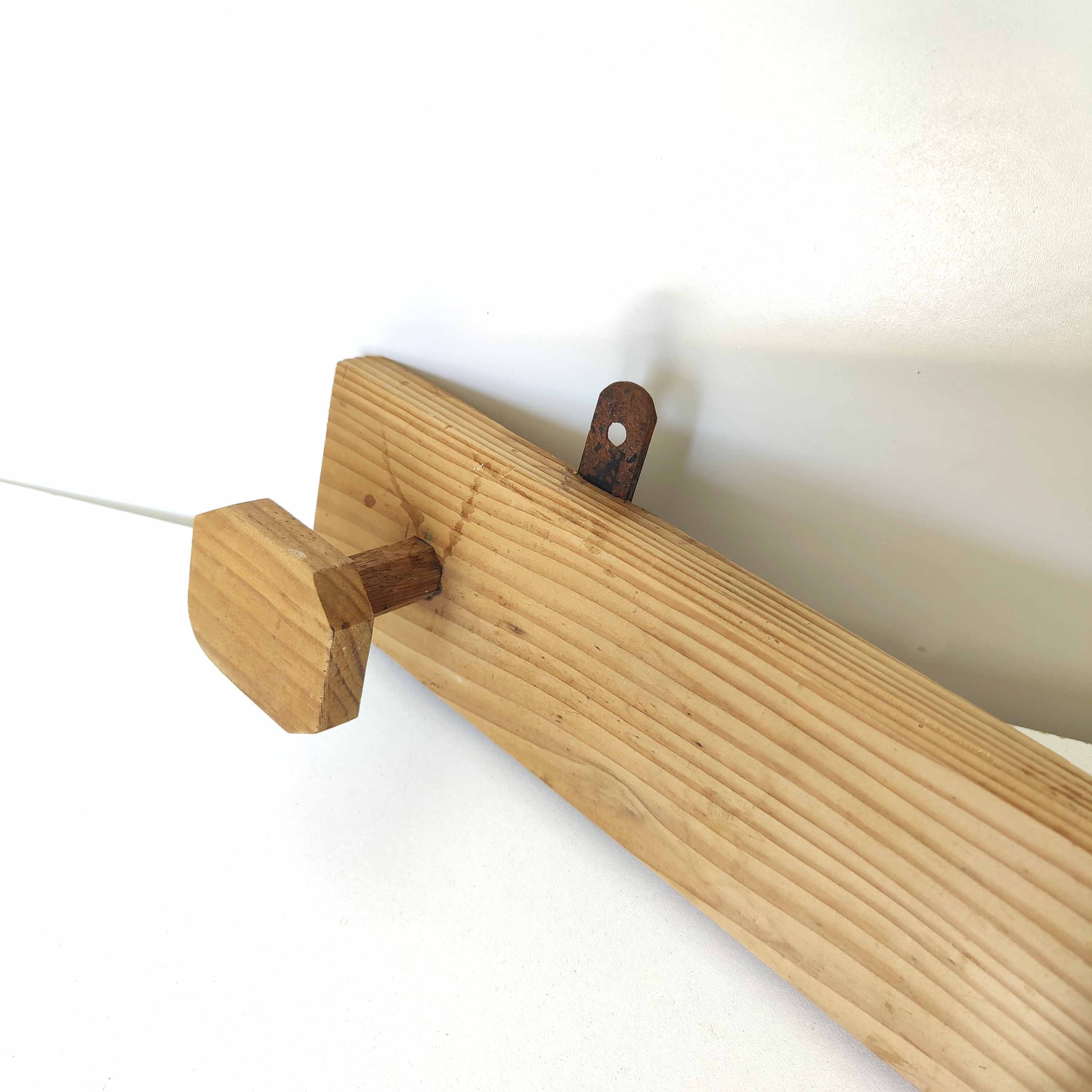 Wooden wall coat rack 3 hexagonal hooks