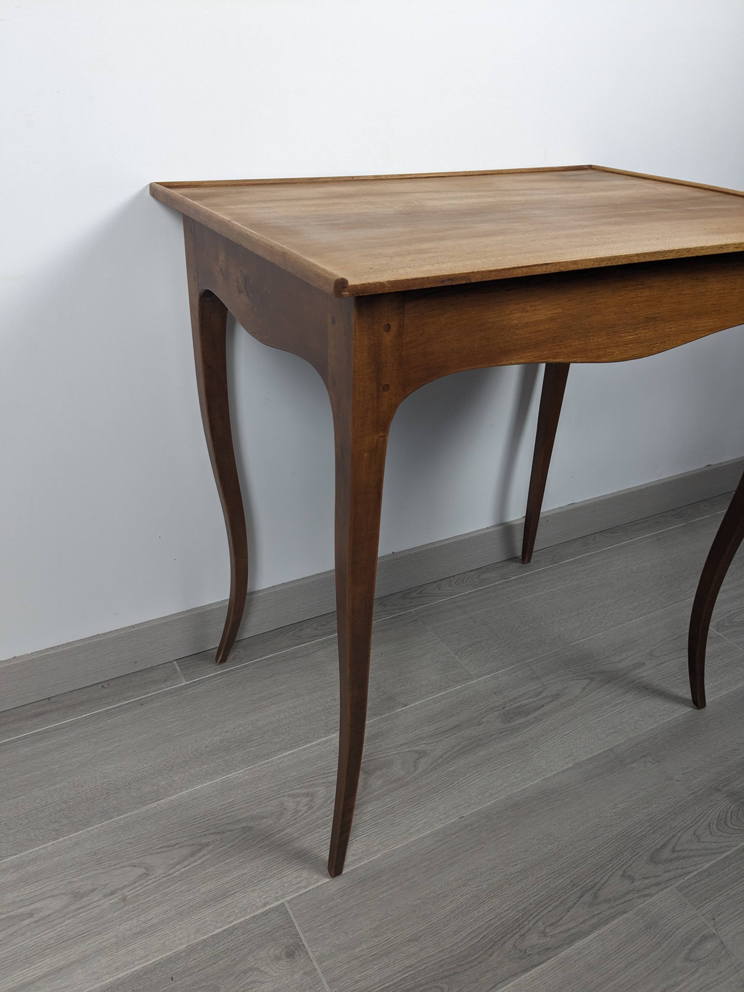 Table d'appoint de style Louis XV