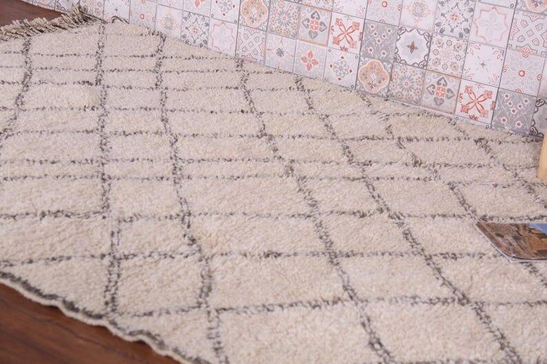 Handmade pure wool rug, size 150 x 250 cm.