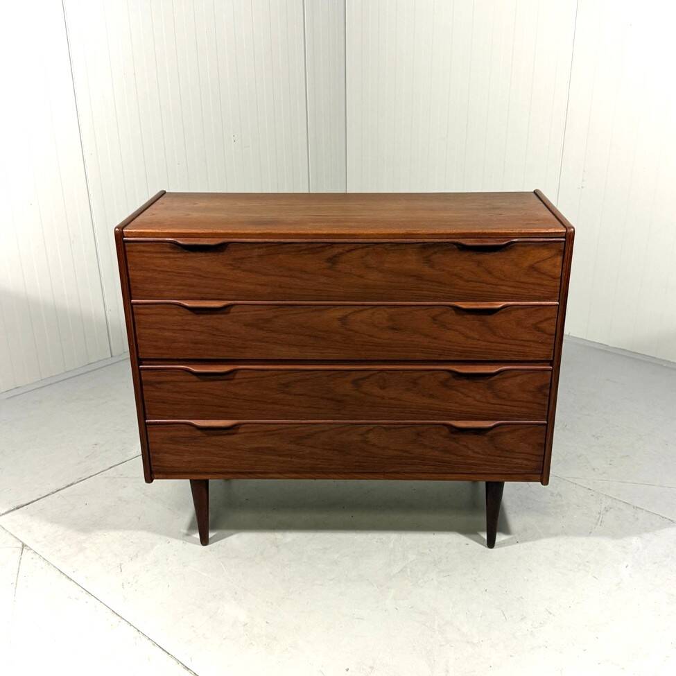 Commode en teck par Henning Jørgensen pour Fredericia Danemark
