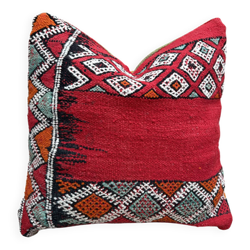 Vintage cushion cover in Berber kilim: Moroccan wool cushion.