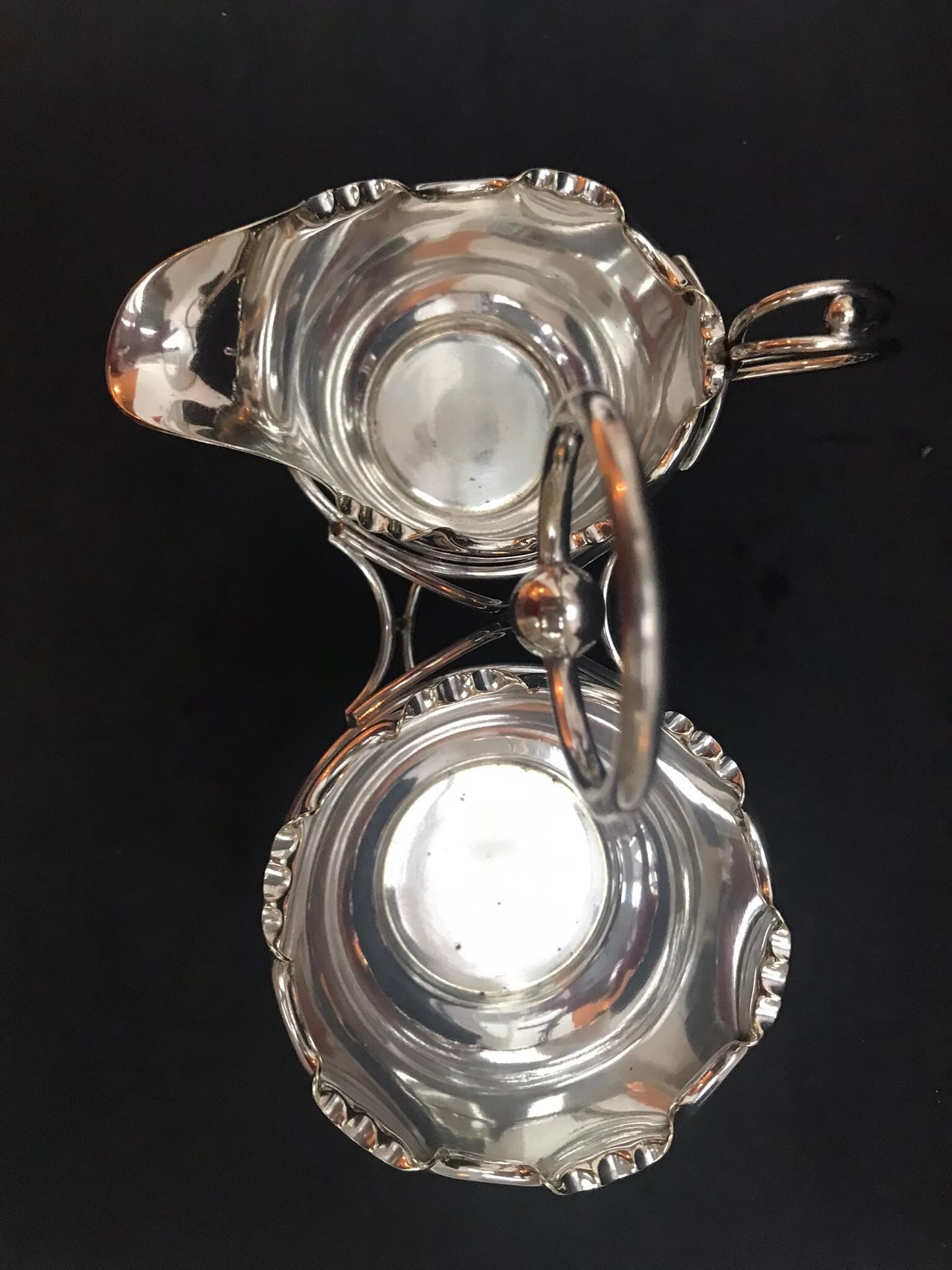 Sugar dish and cream dish
