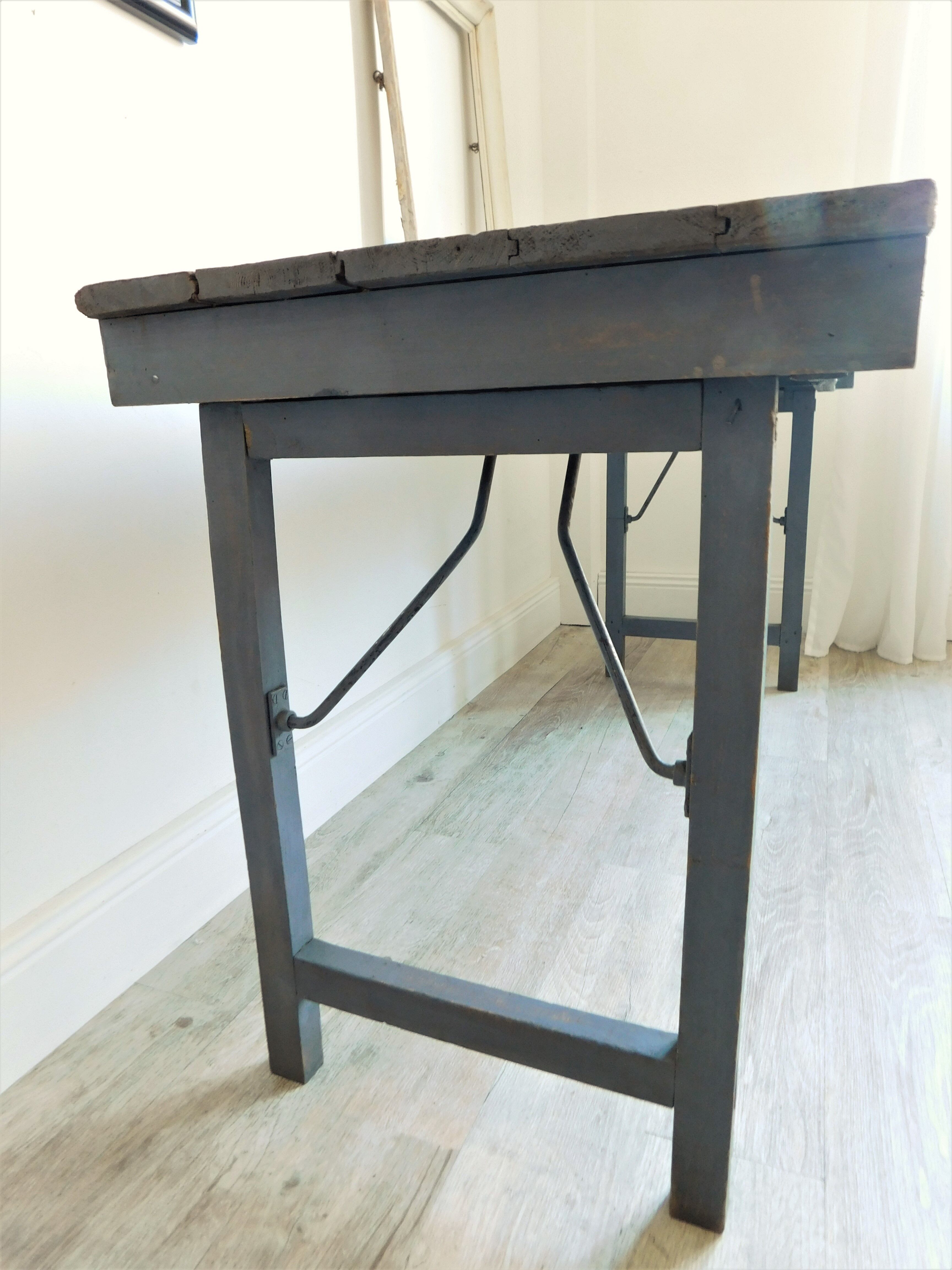 Table pliante dans son jus
