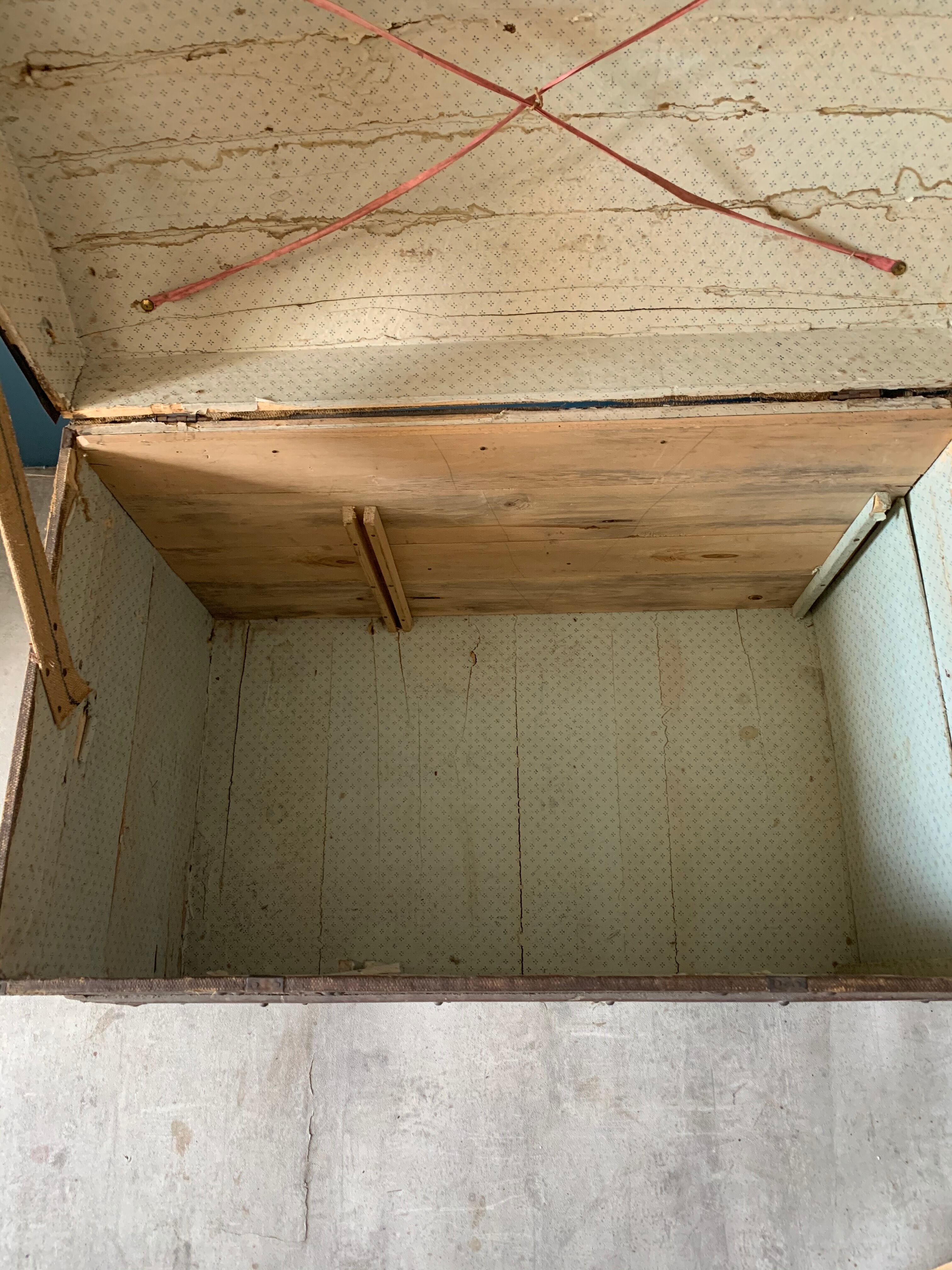 Travel malle of the 1920s