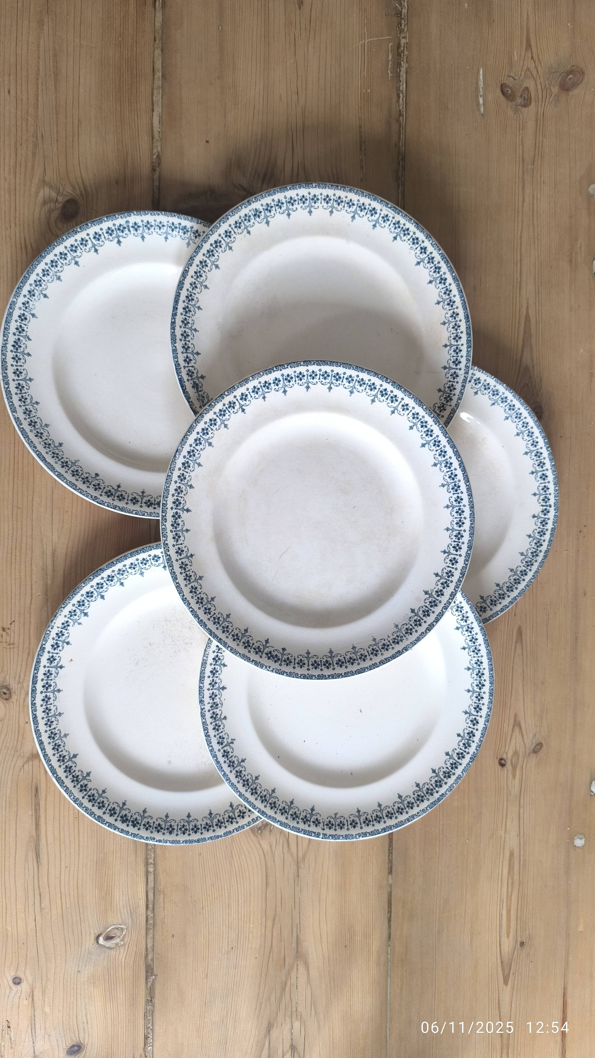 Set of 6 ironstone plates