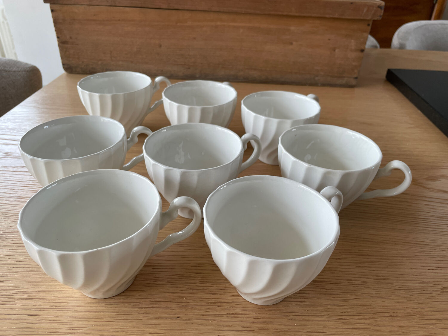 Set of 8 English cups