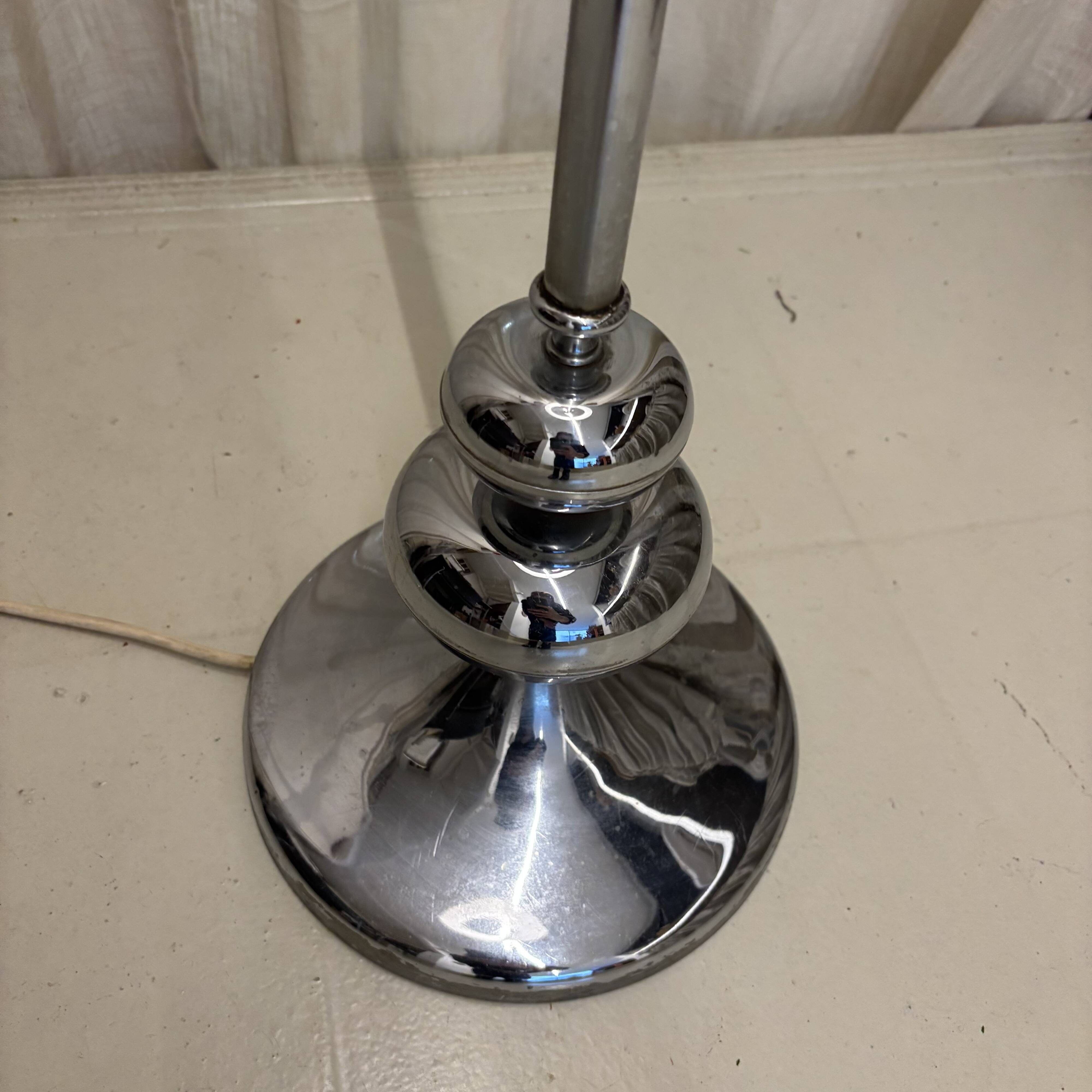 Lampadaire en métal chromé, années 70