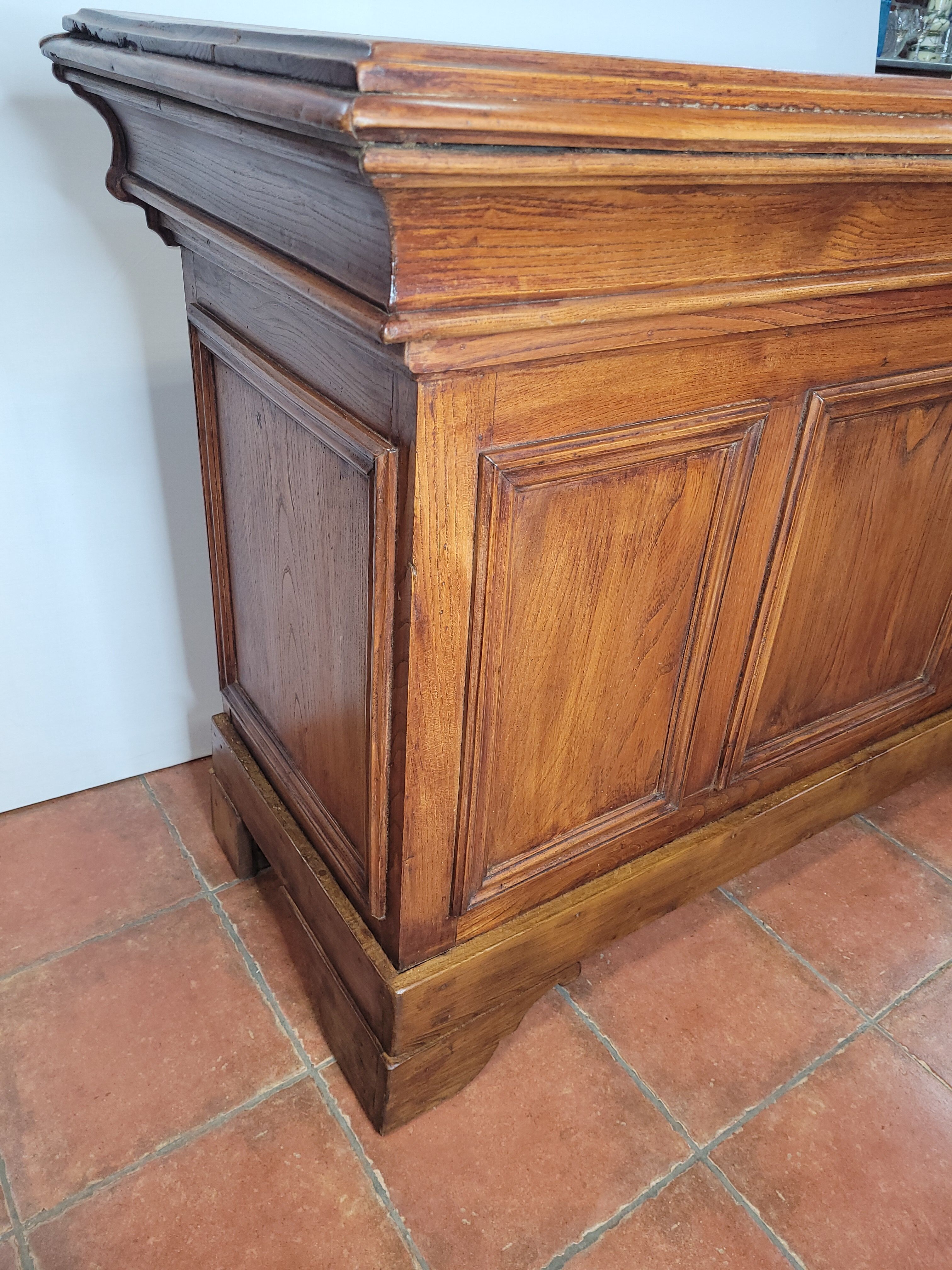Elm bistro counter