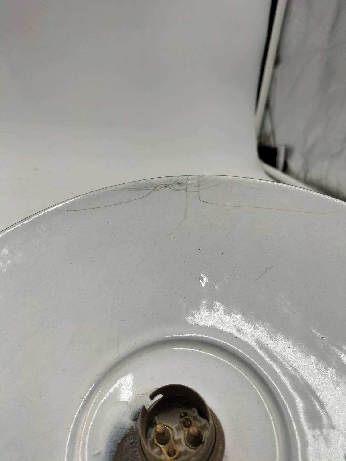 2 enamelled sheet metal suspensions