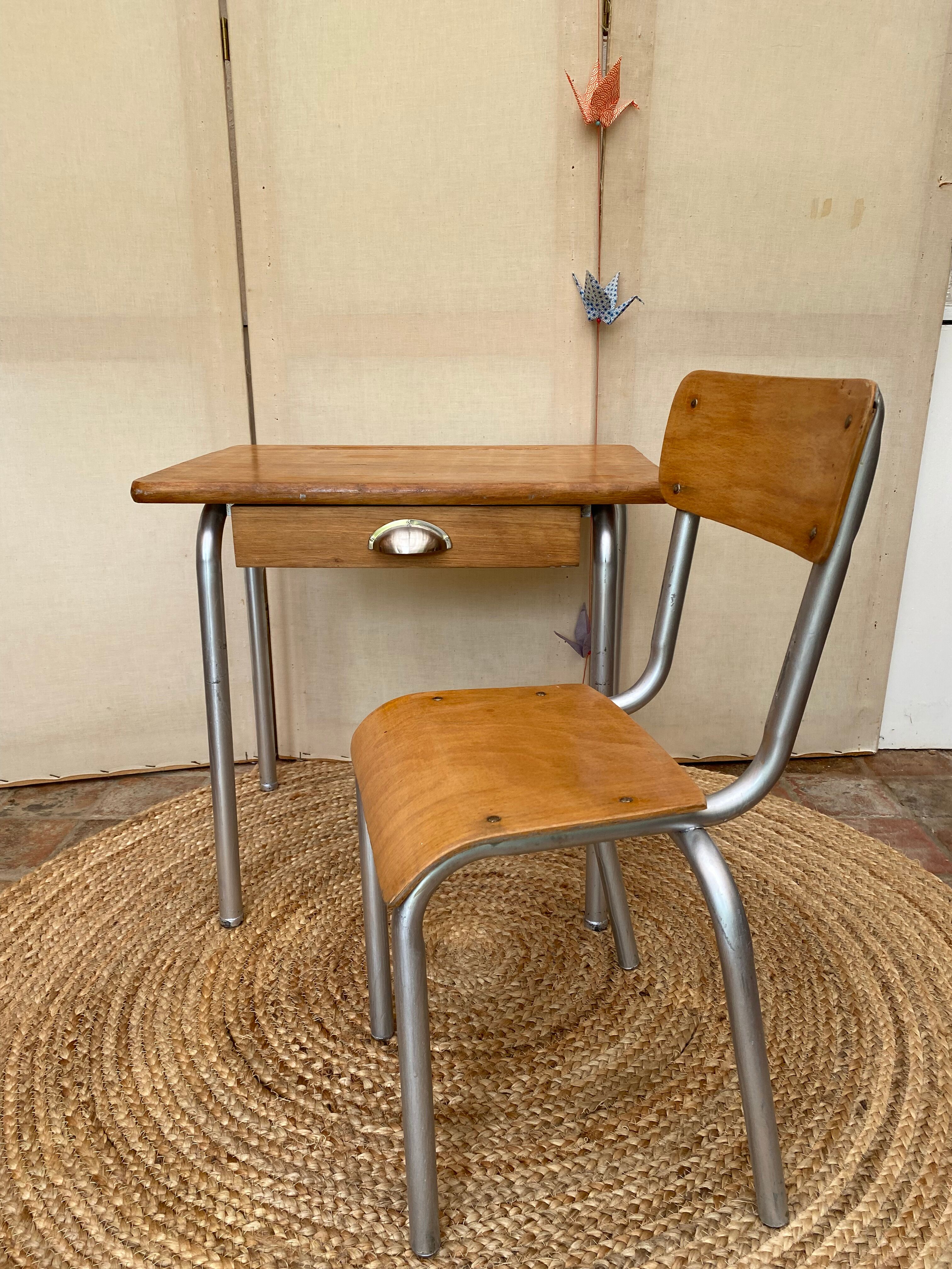 Table et chaise d'écolier