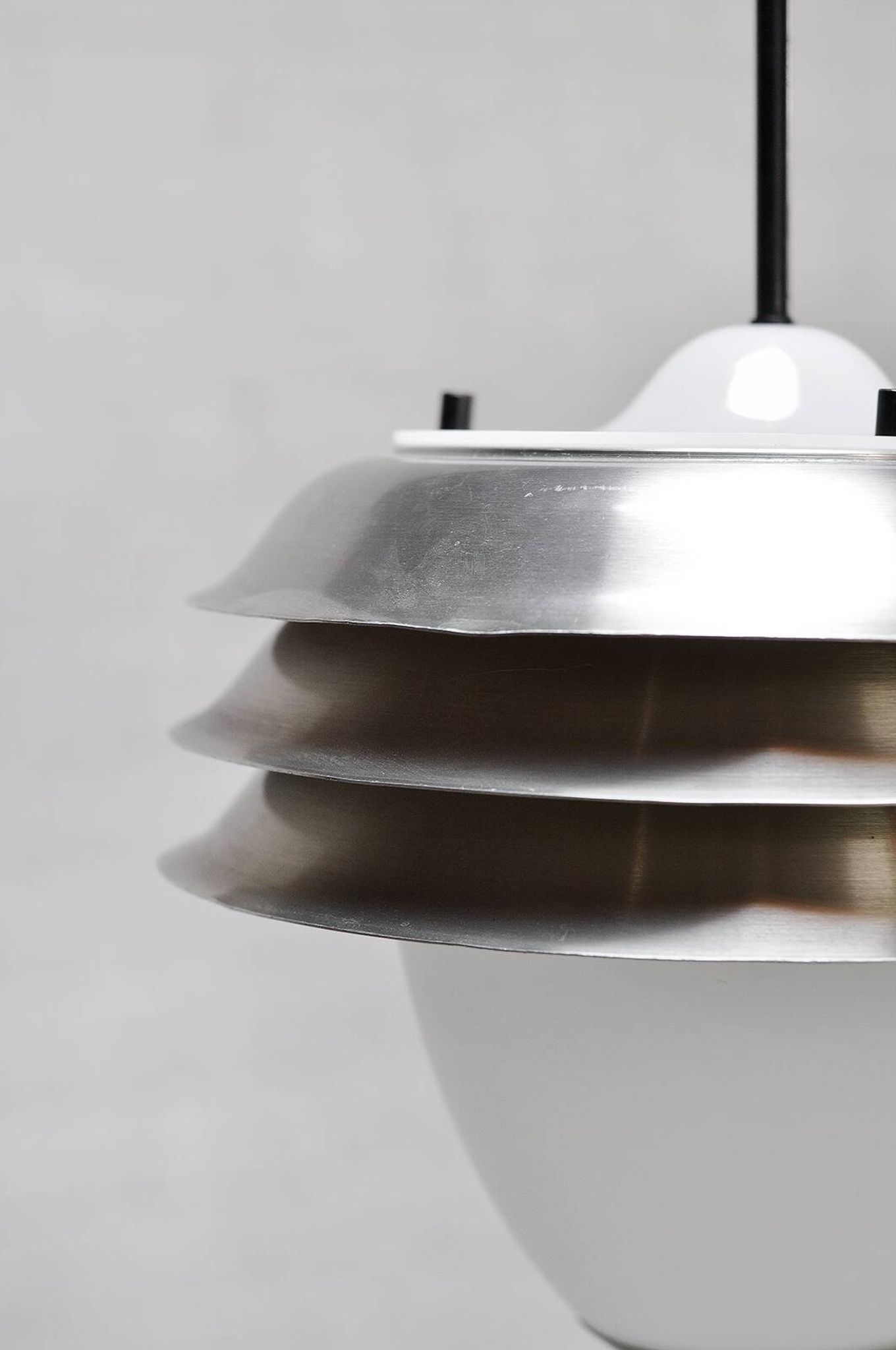 Lampe de table italienne en métal et verre opale, années 1960