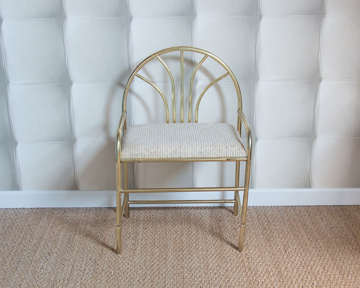 Dressing table in gold metal