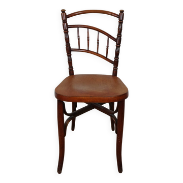 Antique bistro chair in turned wood from the early 20th century