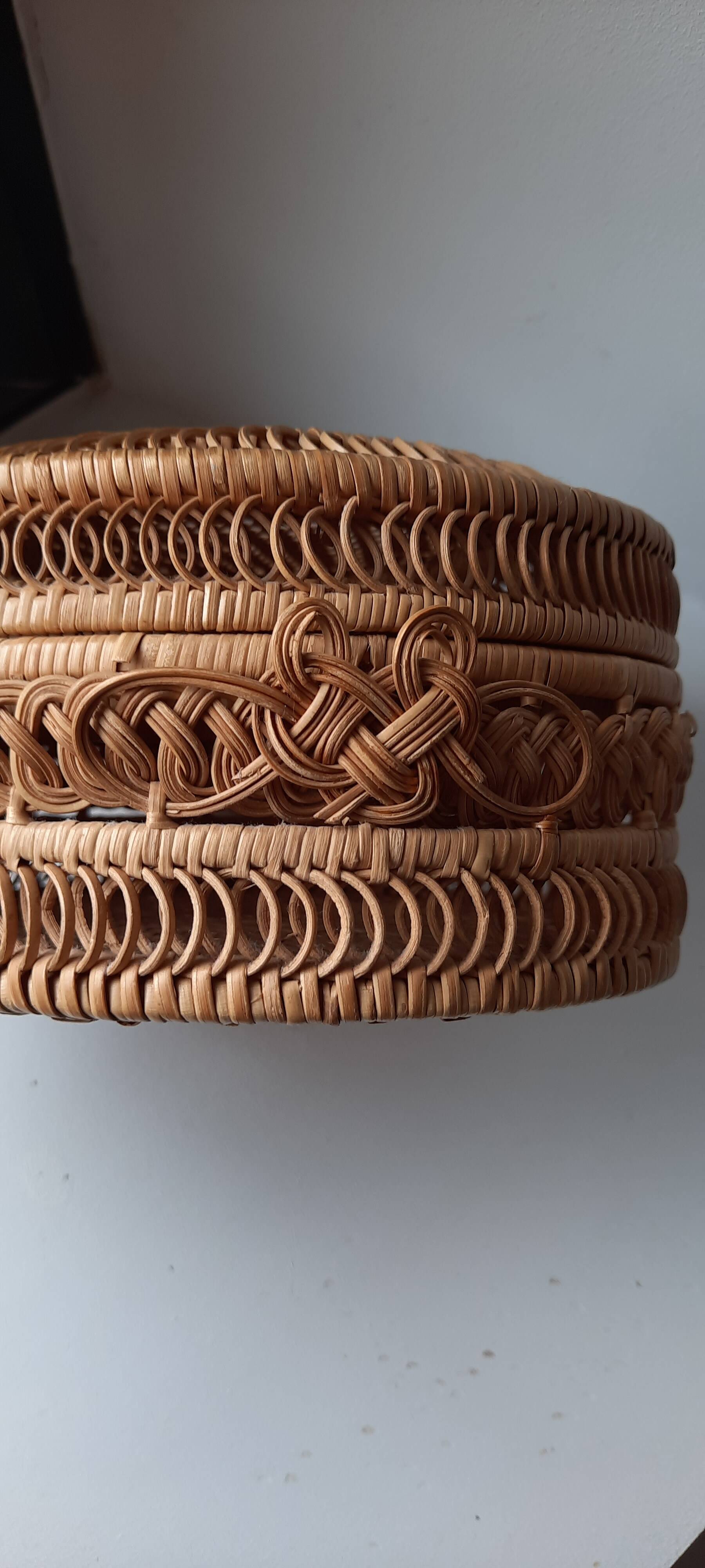 Panier ancien en osier tressé