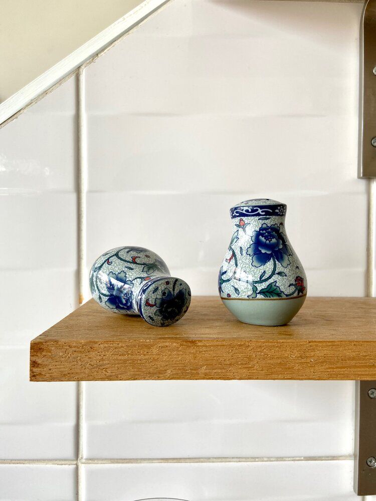 Enamelled ceramic salt and pepper