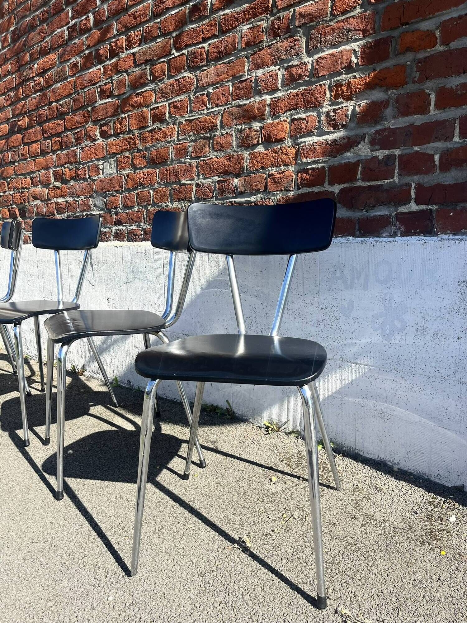 Lot 4 chaises vintage skaï noir et métal chromé