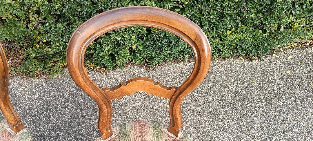 4 chaises anciennes en noyer milieu XIXe siècle