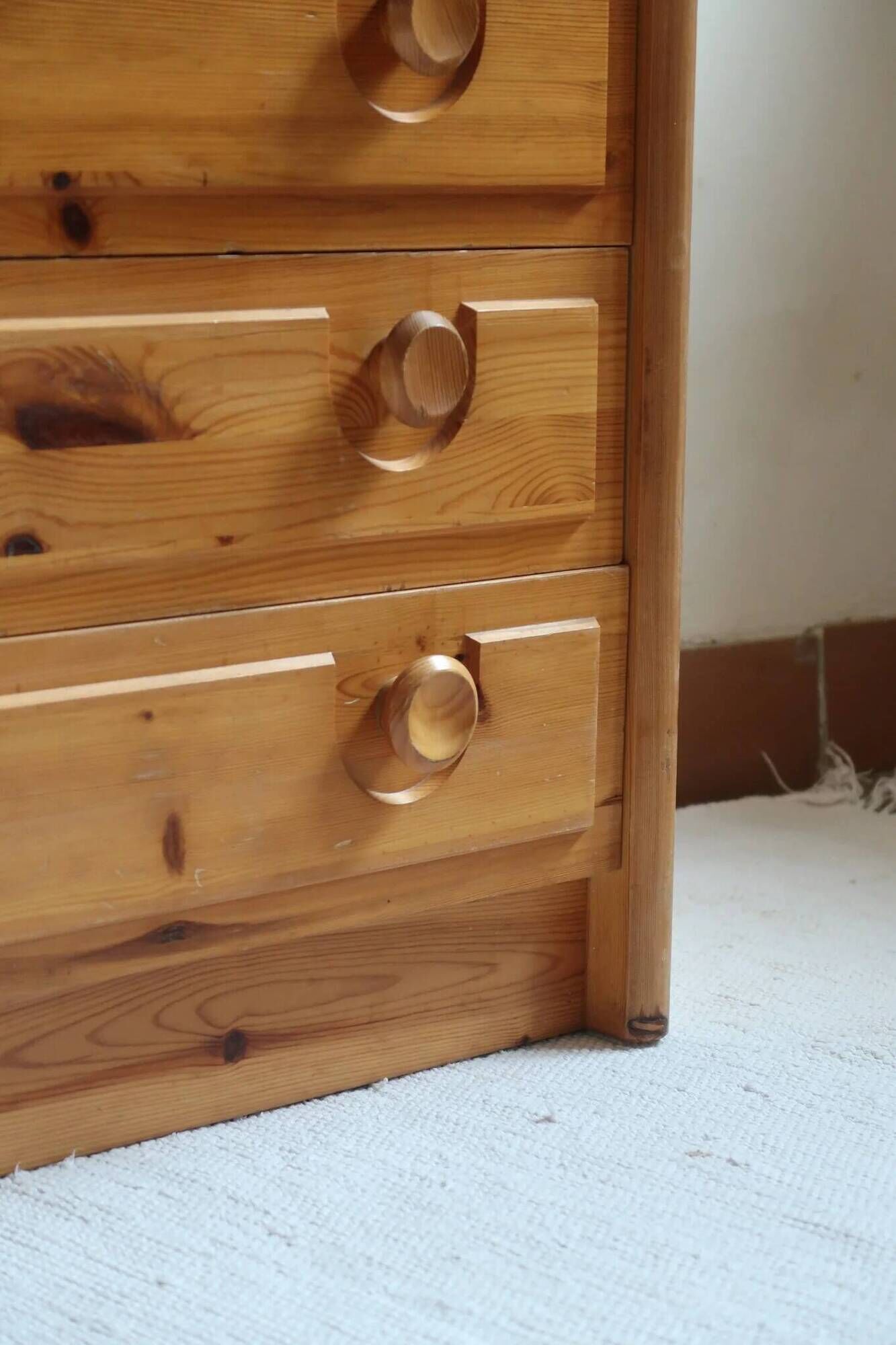 Chest of drawers with 4 drawers in solid pine, rustic mountain style, 1970s.