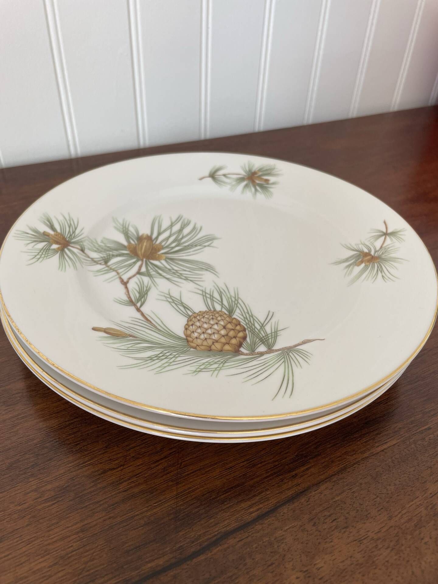 Lot of 3 plates and a sauce boat in Rosenthal porcelain.
