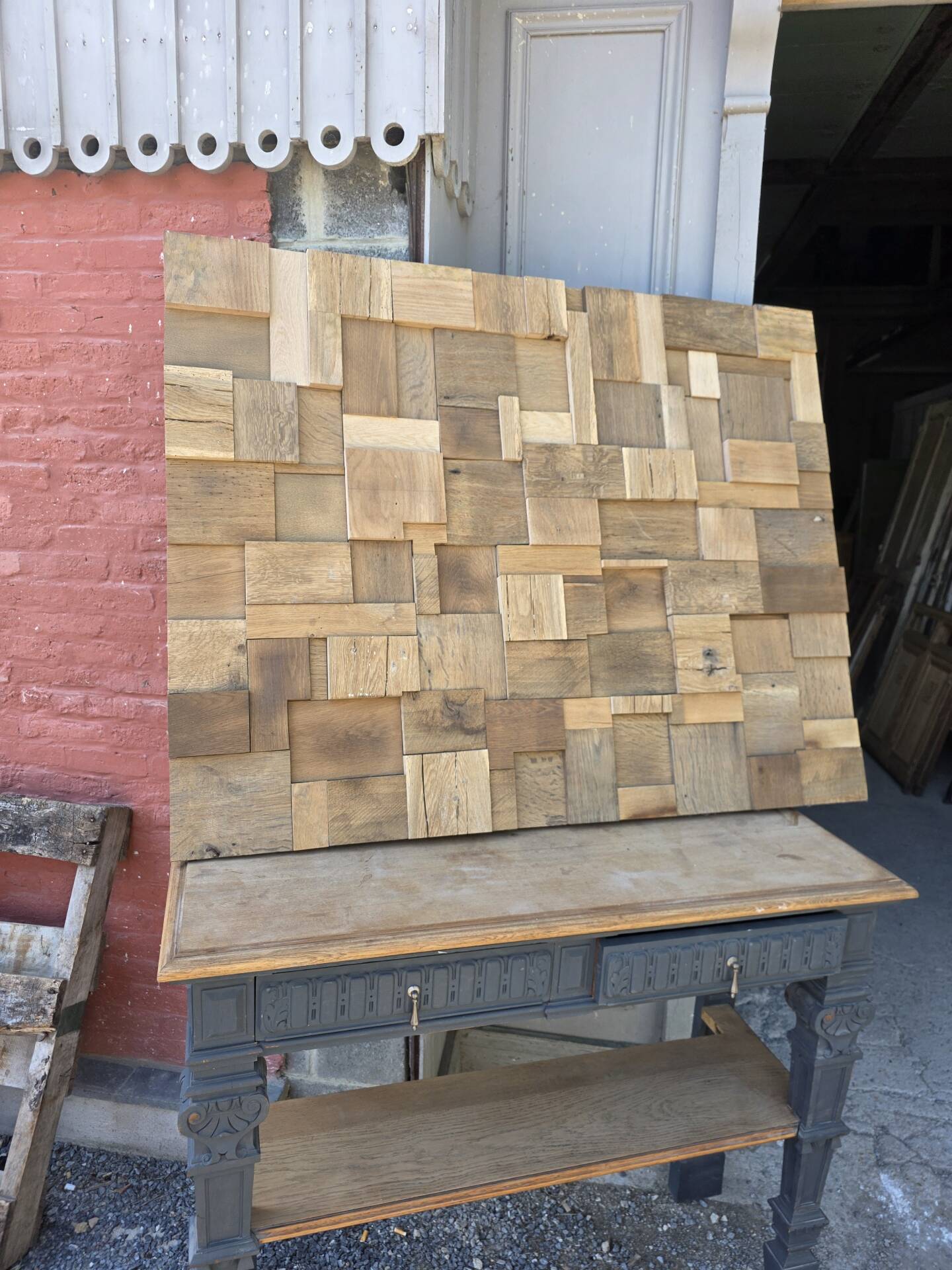 Decorative wall panel in solid oak