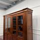 Bibliothèque anglaise classique avec colonnes