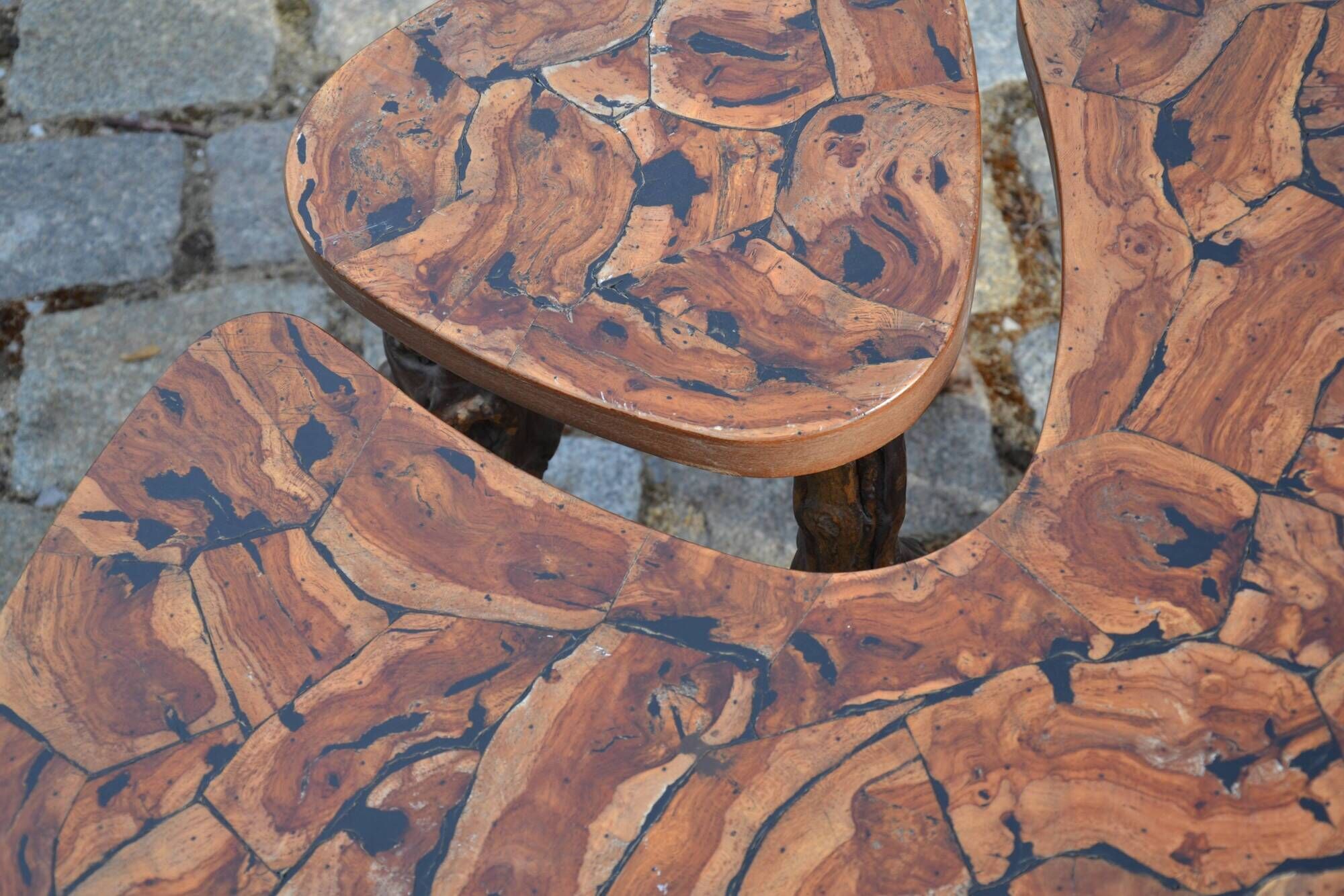 Modular coffee table in vine shoot marquetry.