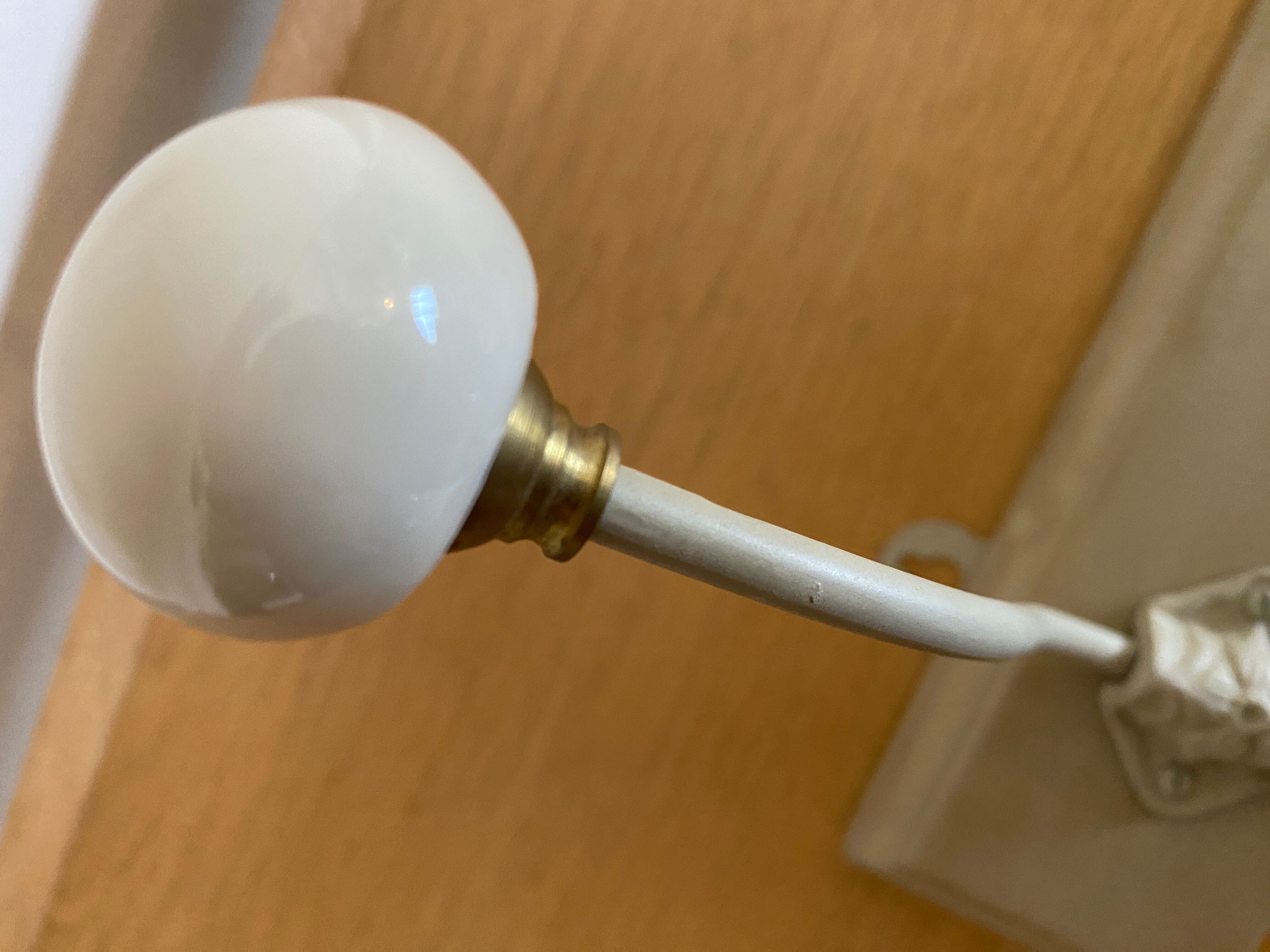 Wall-mounted coat rack with ceramic