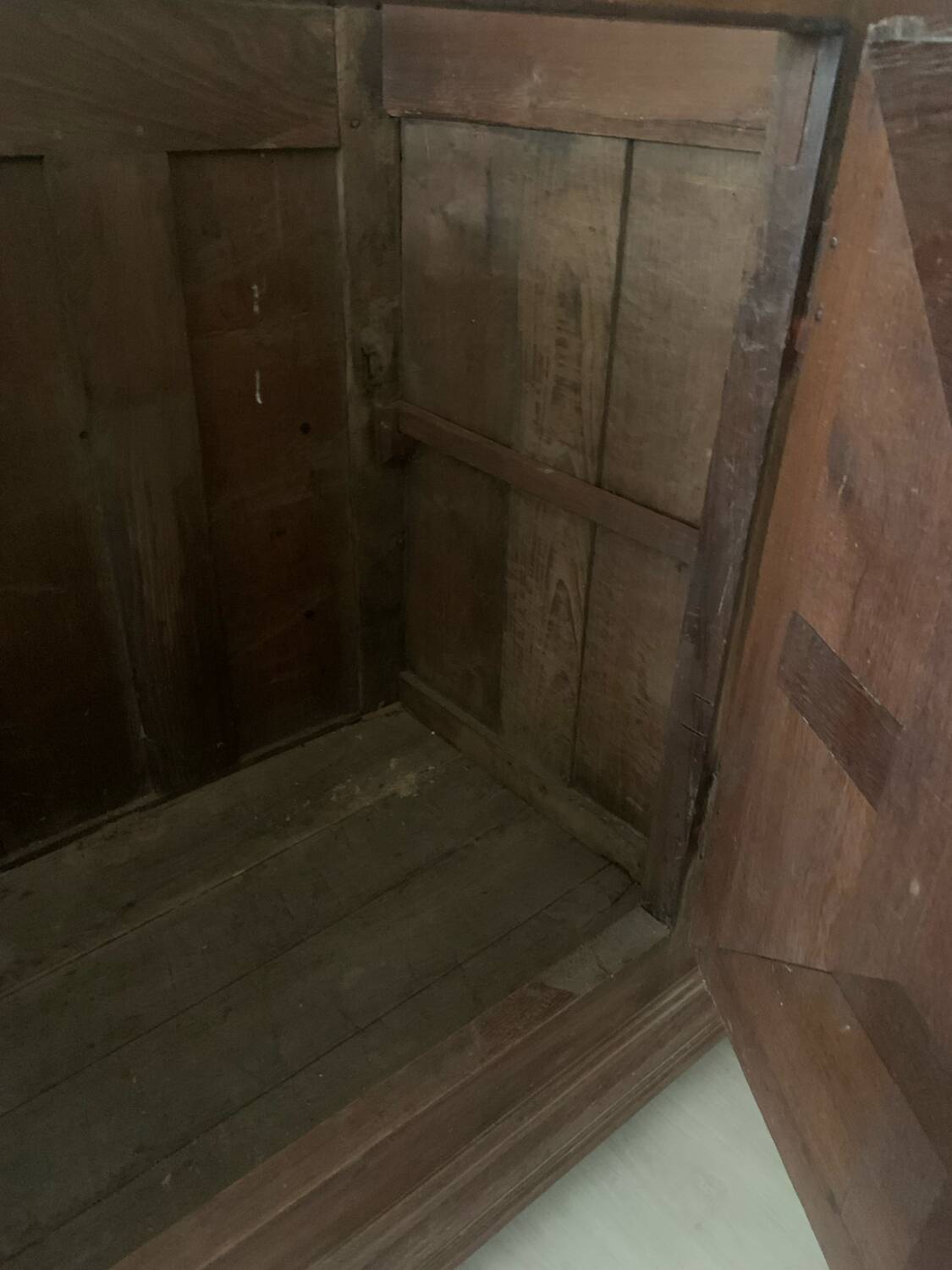 Solid oak sideboard, chest of drawers