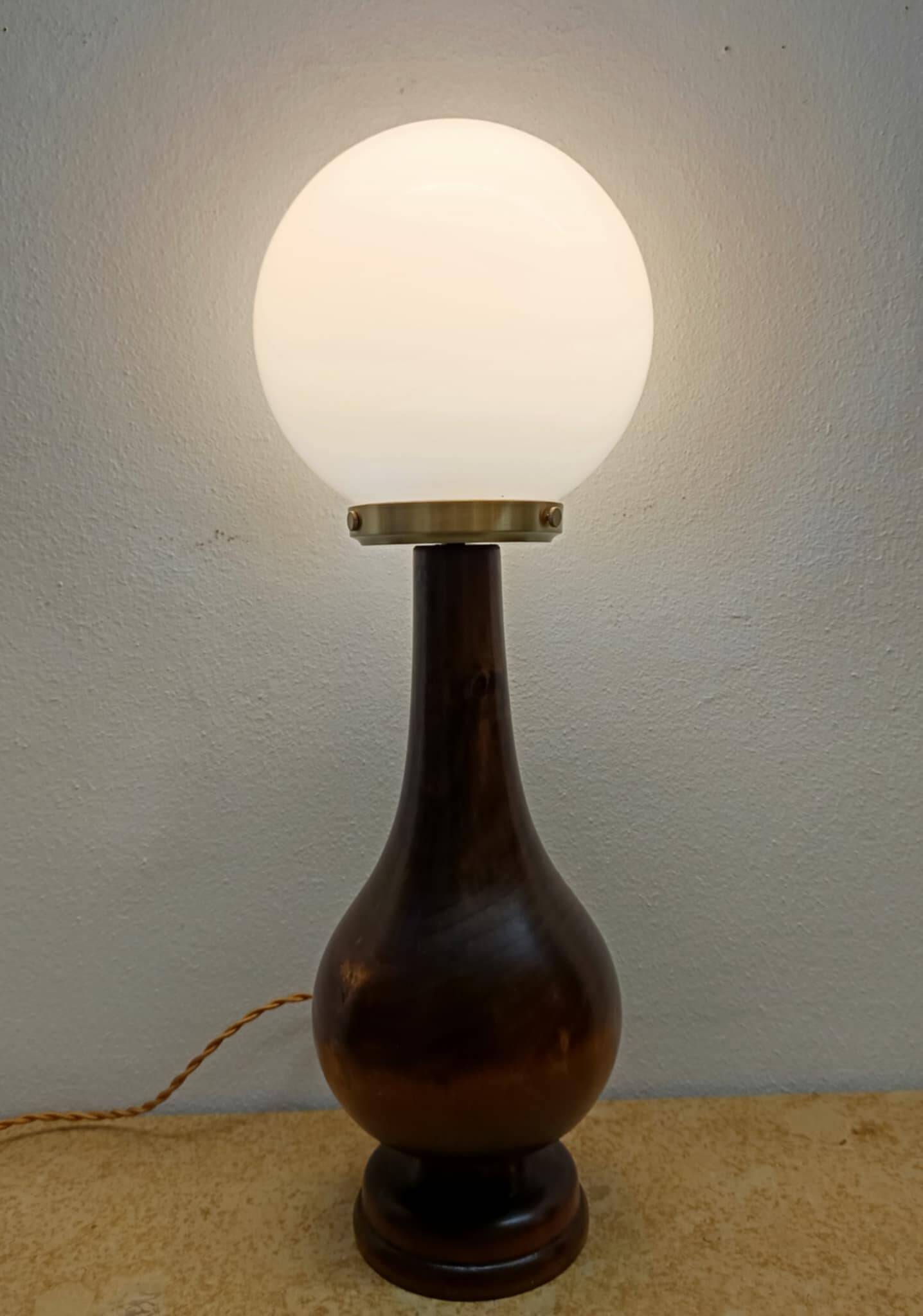 Art Deco lamp in wood and opaline glass