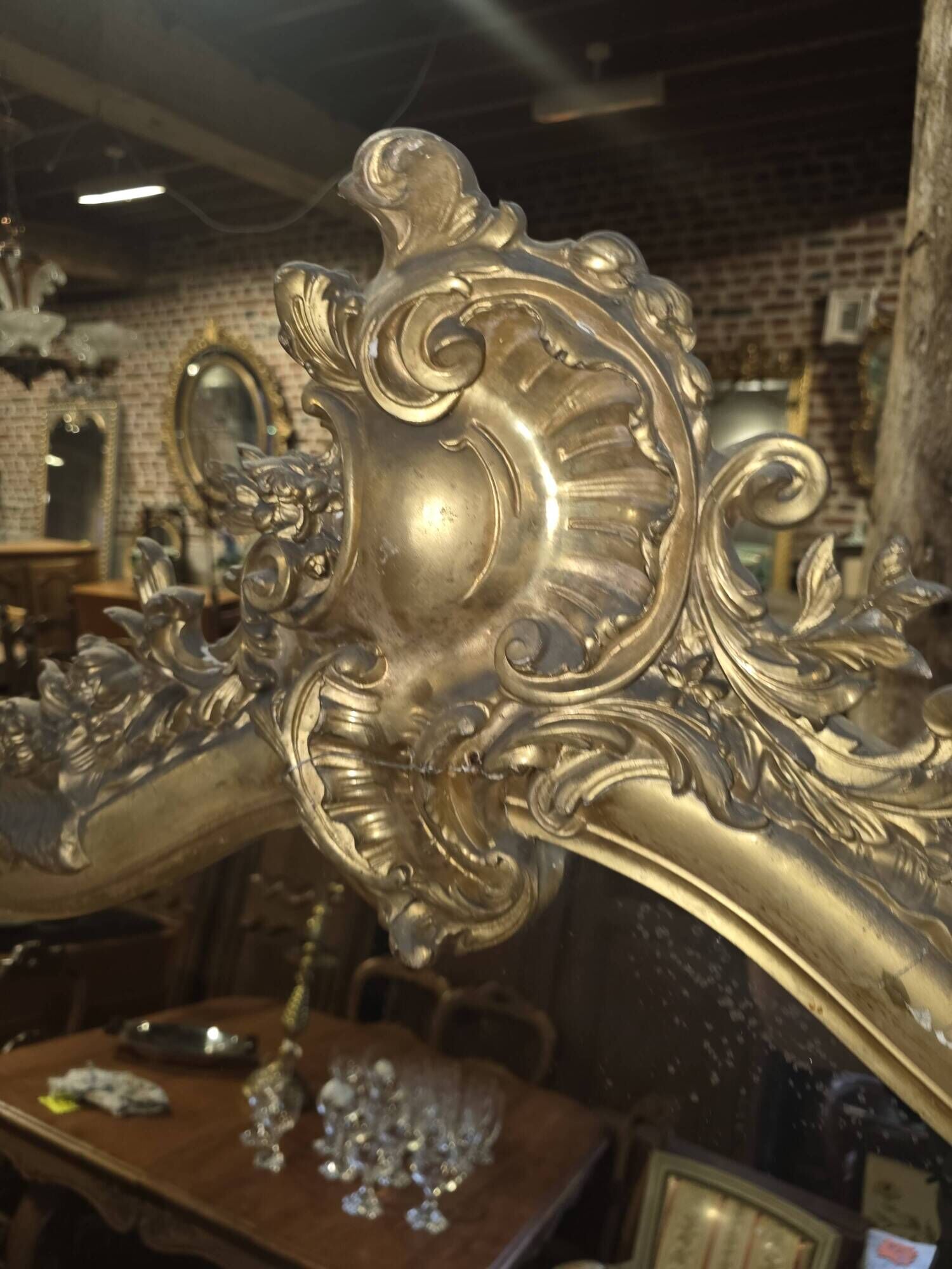 Miroir style Louis XV doré à la feuille d'or du XIXème, 181cm H