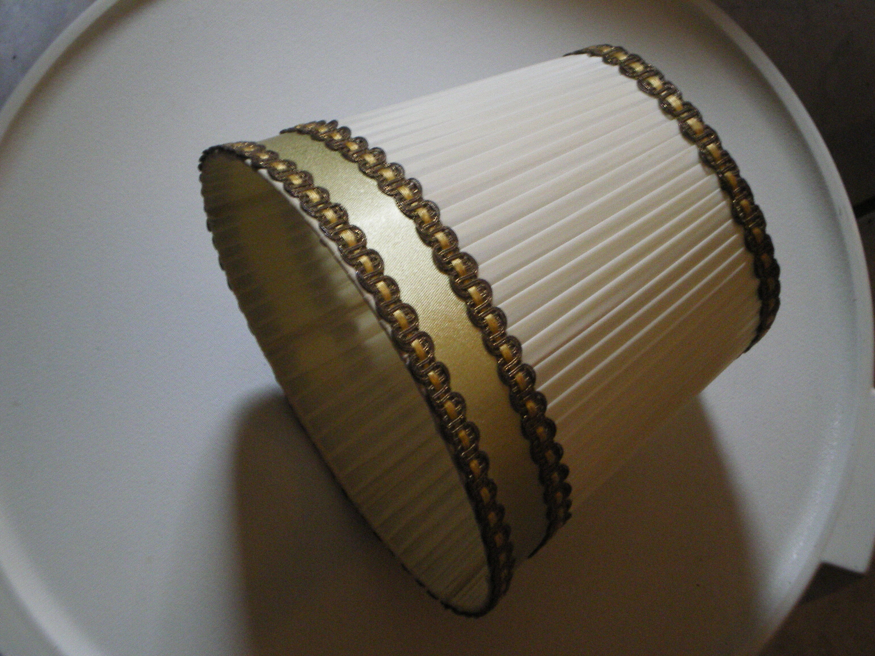 Empire style lamp