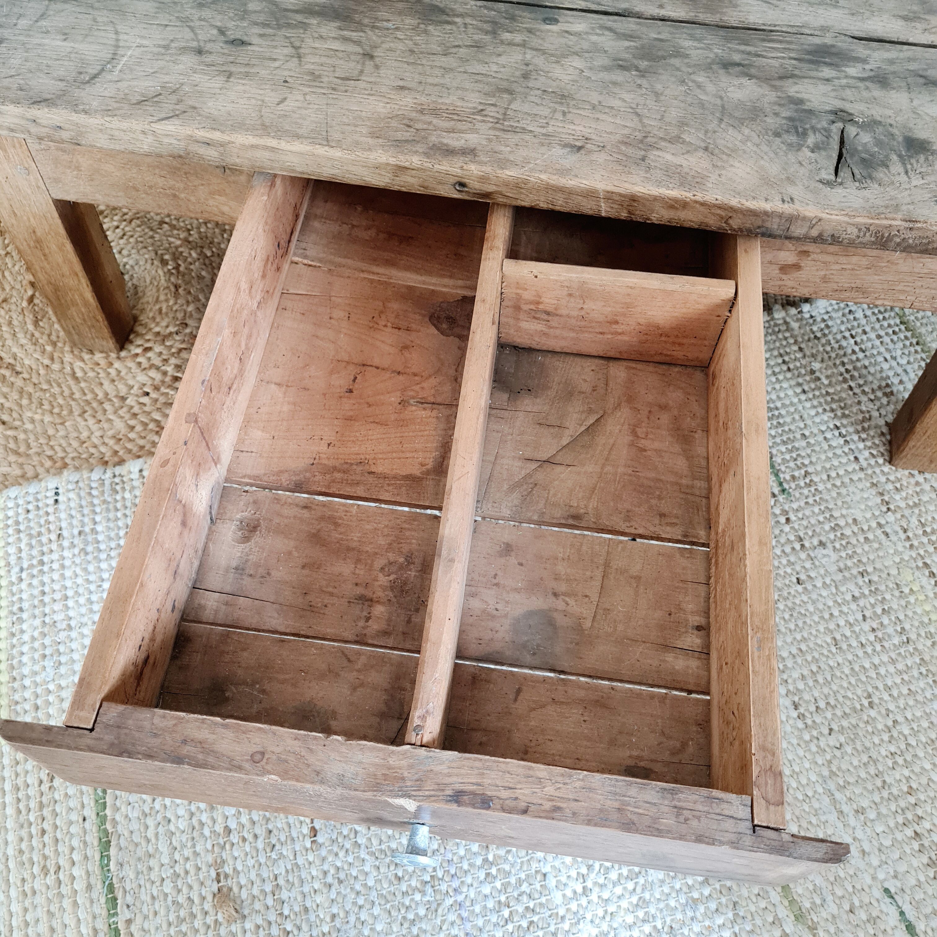 Old farmhouse coffee table in solid wood 1 drawer