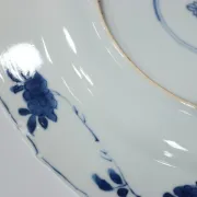 Chinese lobed dish with peony tree and fence – Kangxi, c.1700–1720