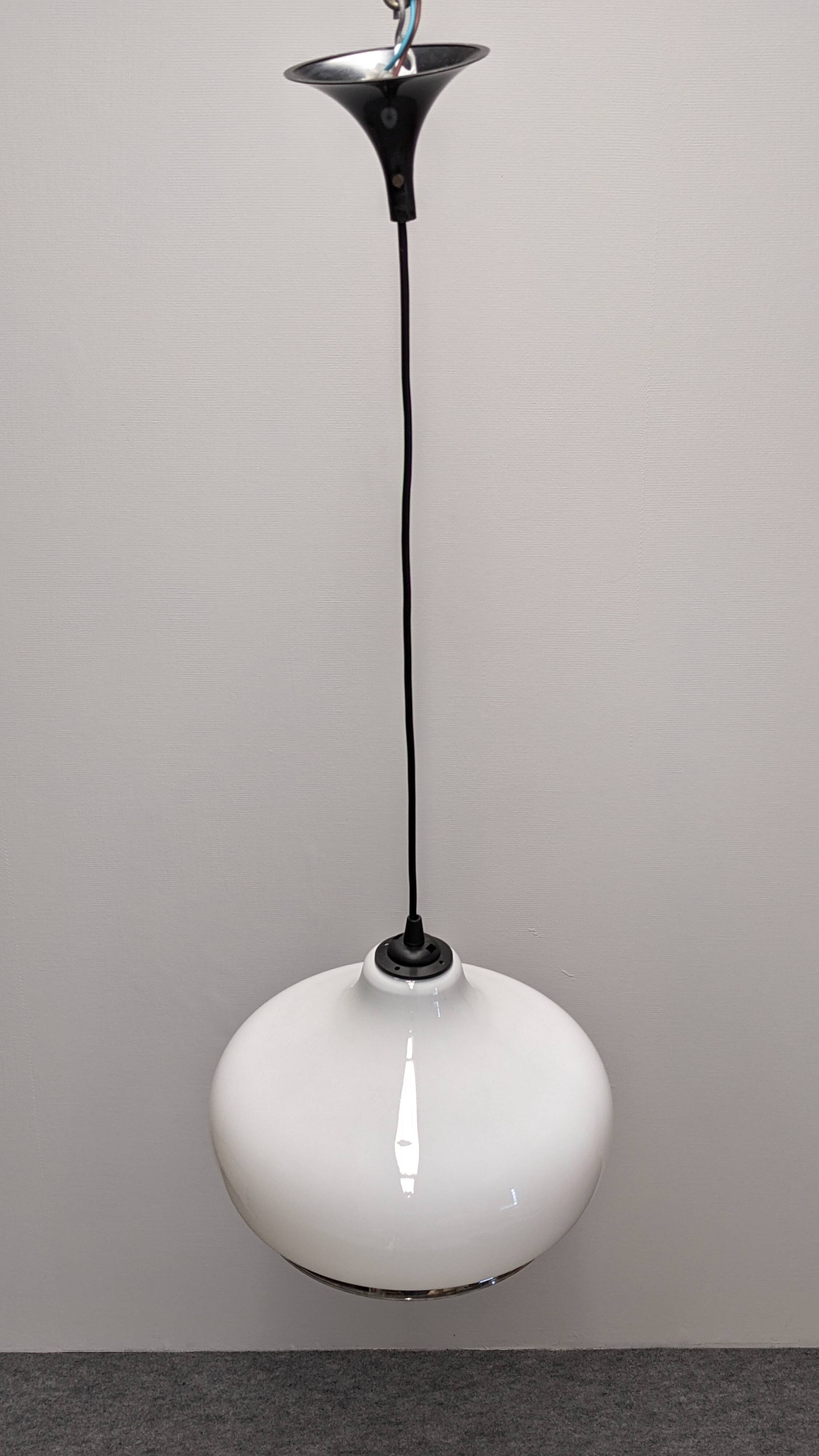 Suspension goutte d'eau en opaline blanche années 60/70