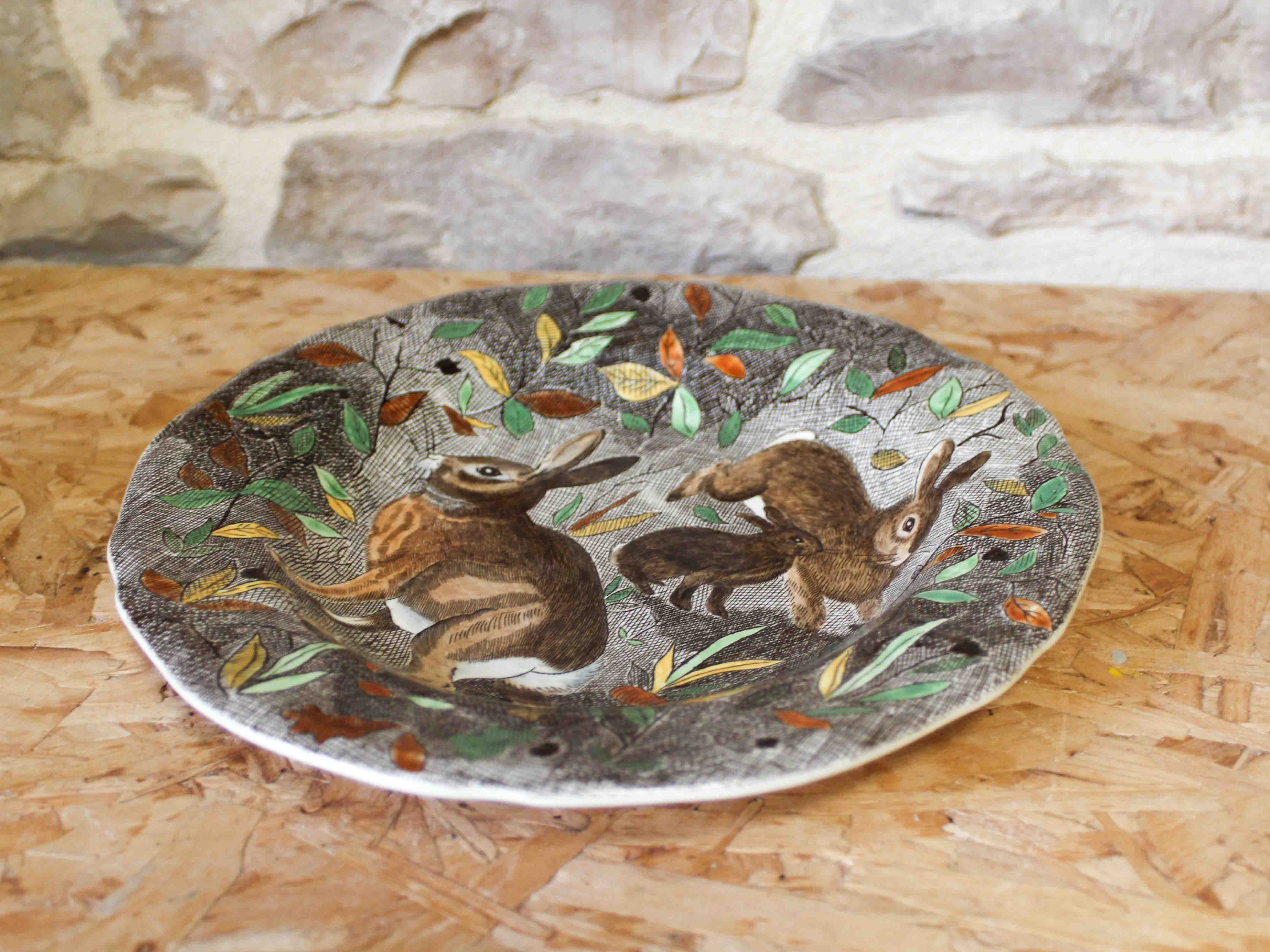 Assiette en faïence à décor de lapins - Modèle Rambouillet Gien