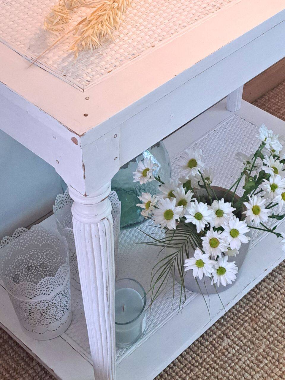 Console table in wood and white rattan