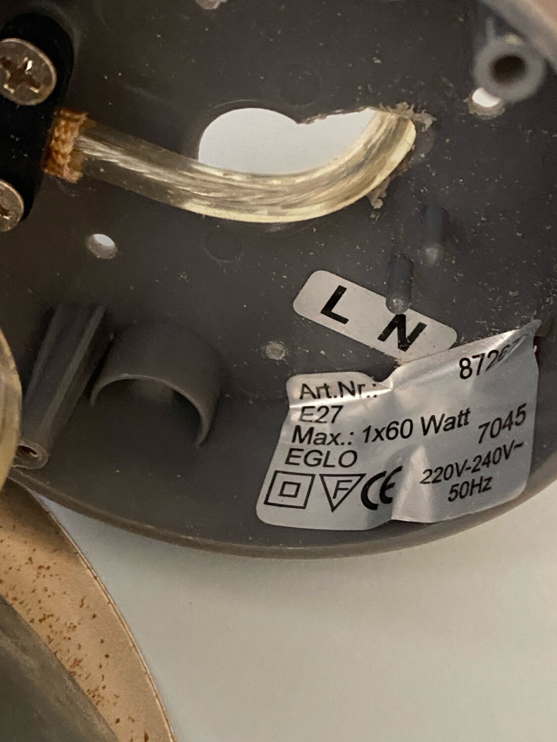 Blue opaline suspension