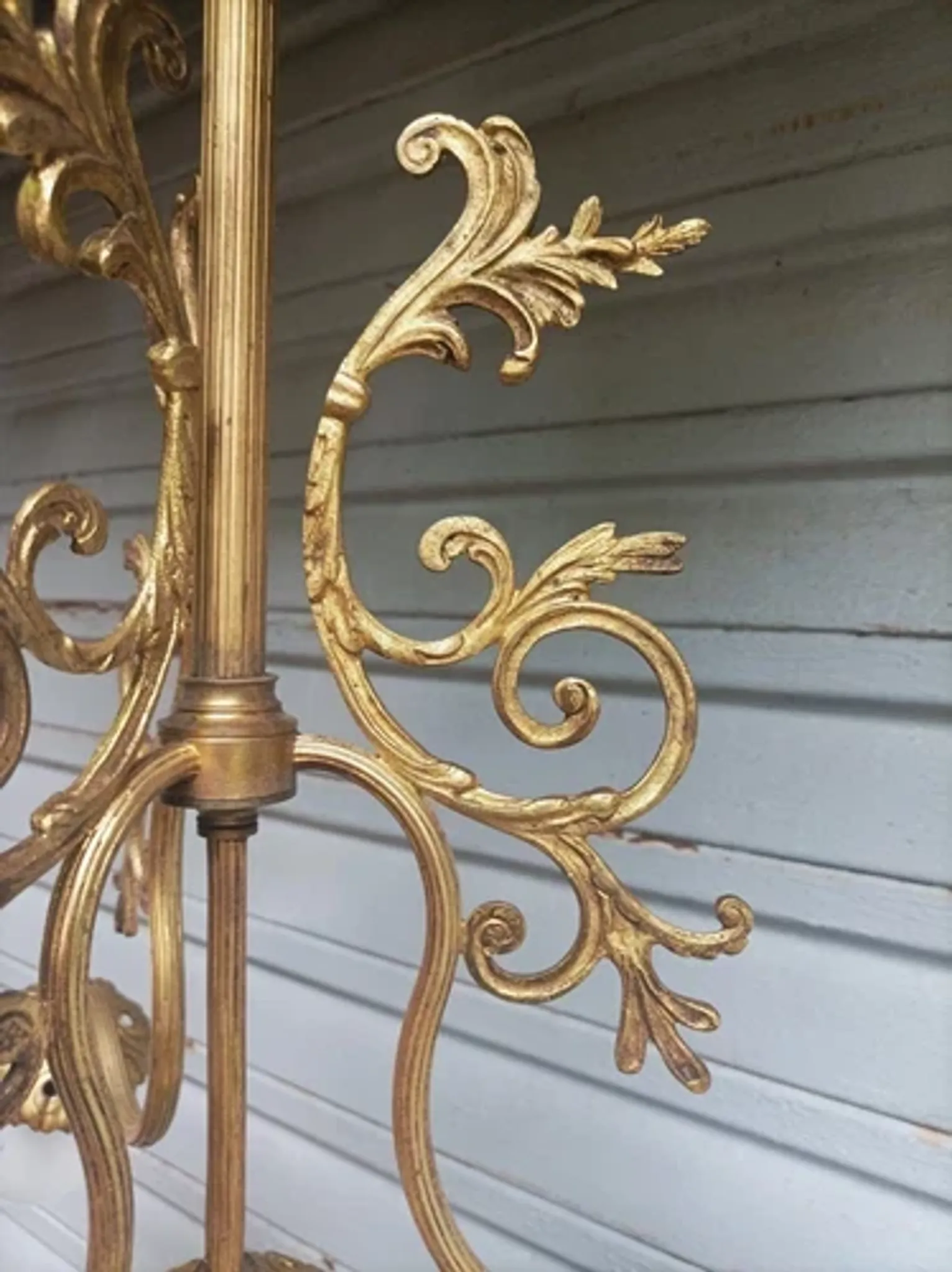Antique 19th-century chandelier with 4 lights in gilded bronze, Napoleon III style - in working condition.