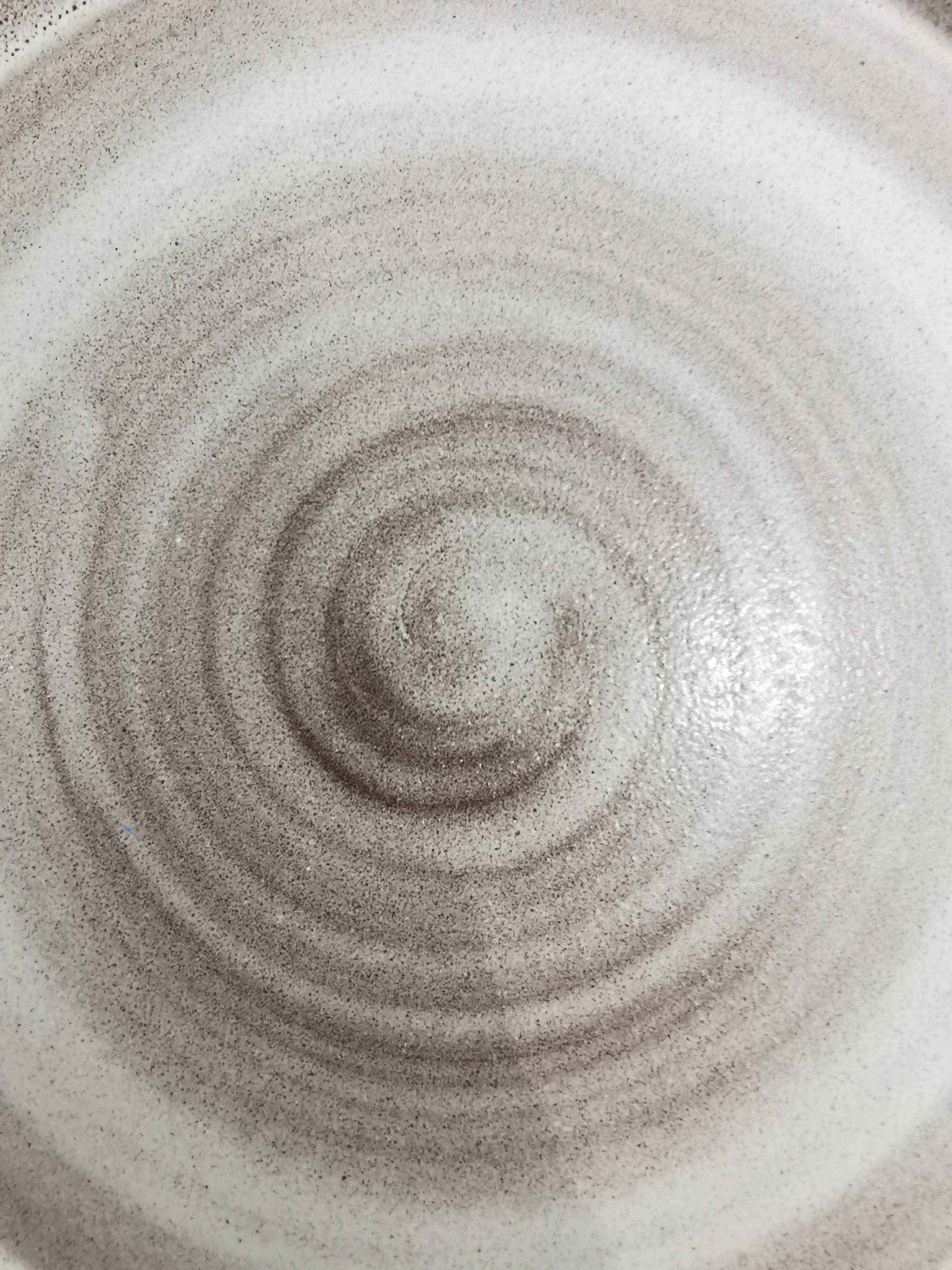 8 flat plates in vintage ceramic