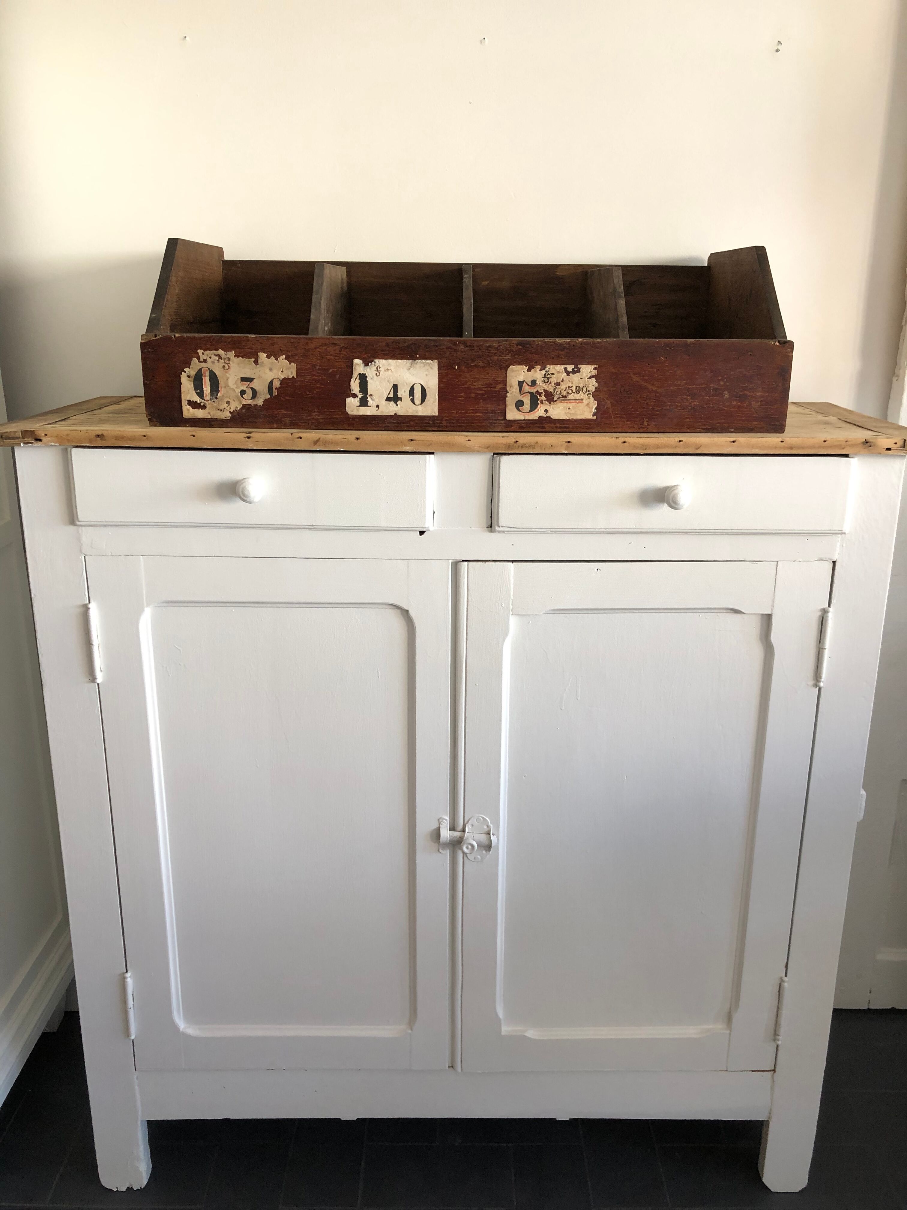 Old wooden grocery crate
