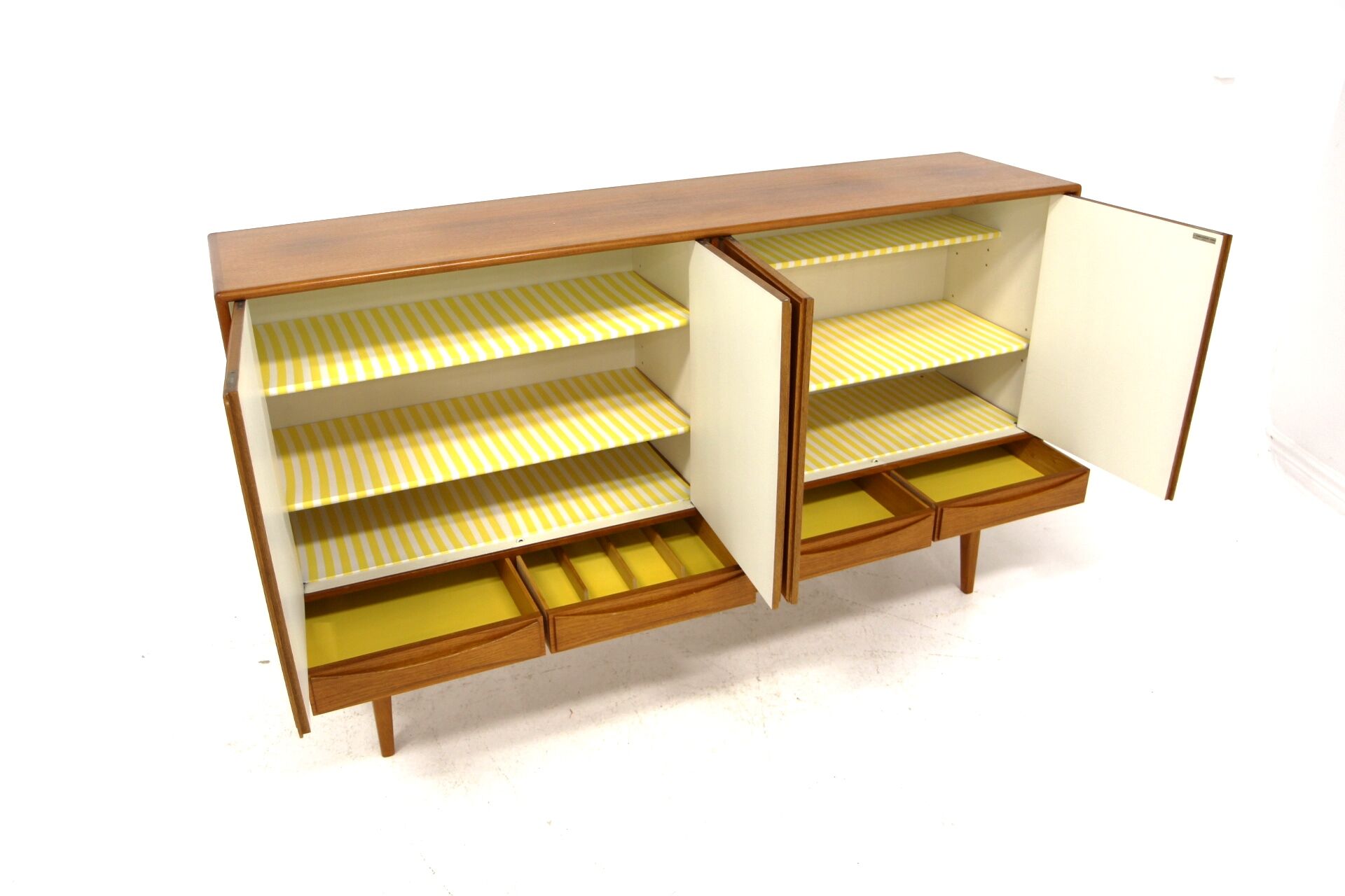 Scandinavian Teak enfilade Möbelfabriken Linden Sweden 1960